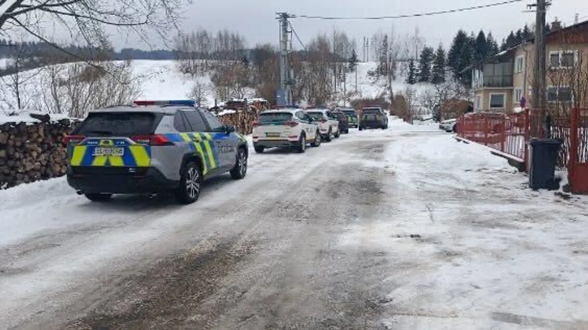 Do budovy školy vošiel žiak, ktorý tam mal útočiť nožom