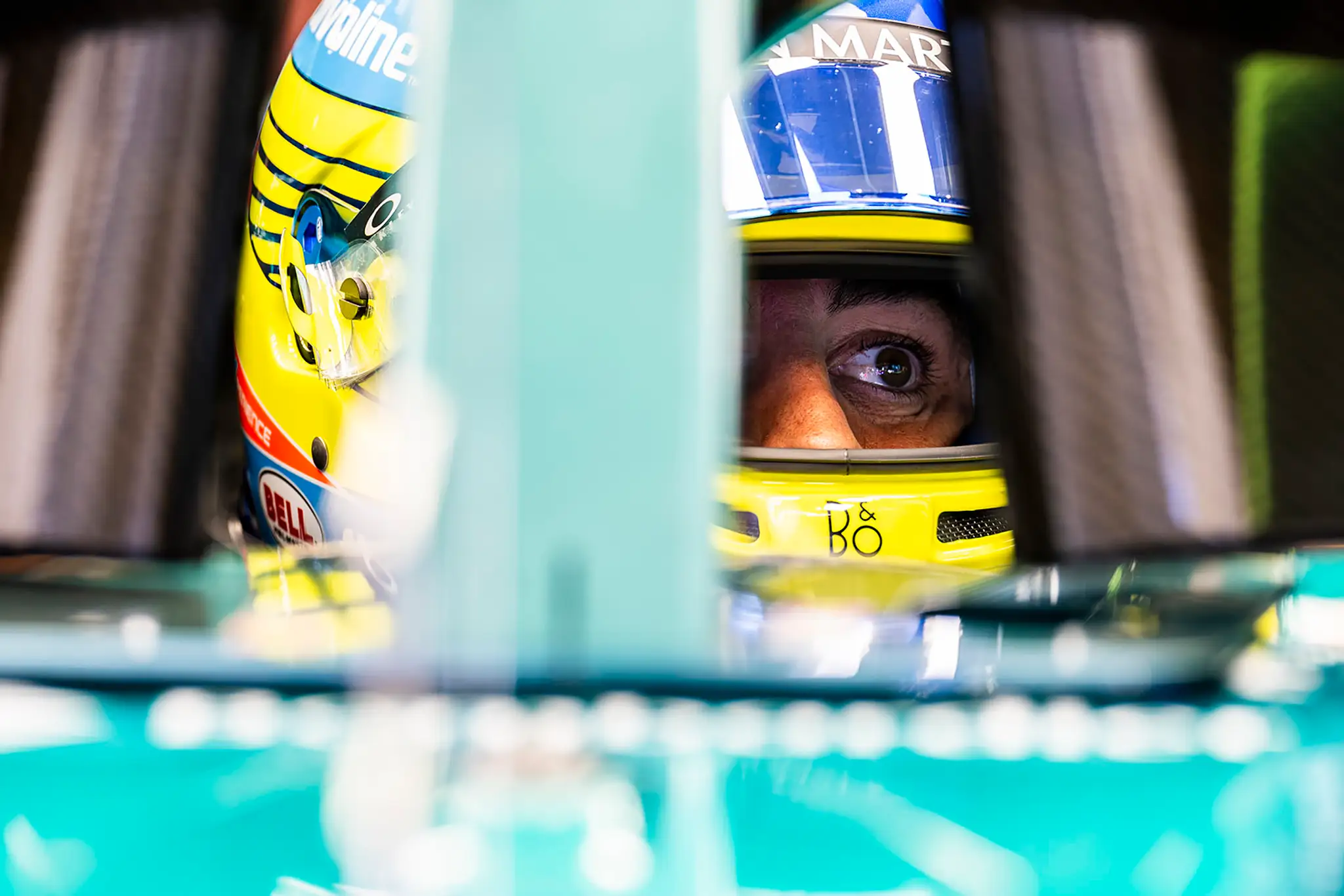 Španiel Fernando Alonso z tímu Aston Martin.