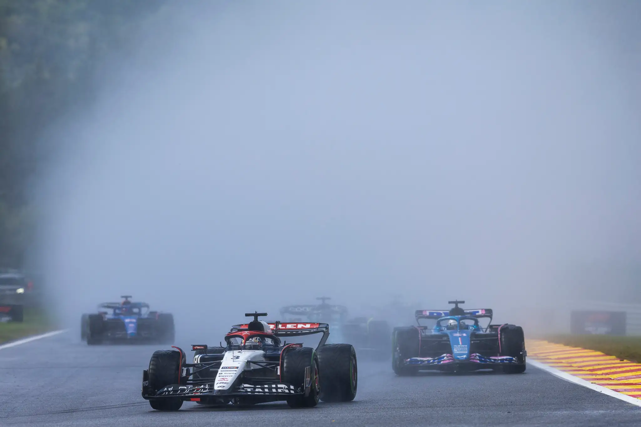 Daniel Ricciardo sa už naplno etabloval po návrate do kolotoča.