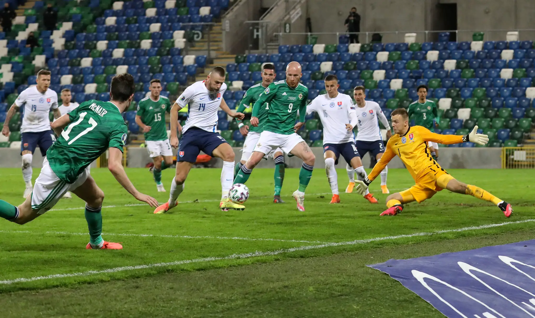 Michal Ďuriš sa teší po strelení gólu v predĺžení finále play off EURO 2020 v Severnom Írsku.