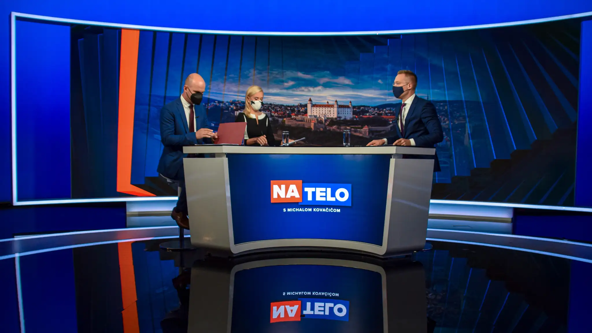 Gábor Grendel a Denisa Saková v Na telo.