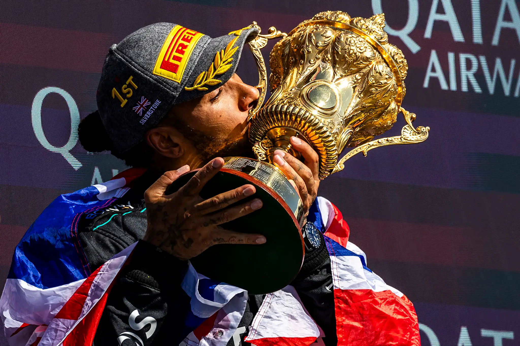 Lewis Hamilton si víťazstvo užíval plnými dúškami.