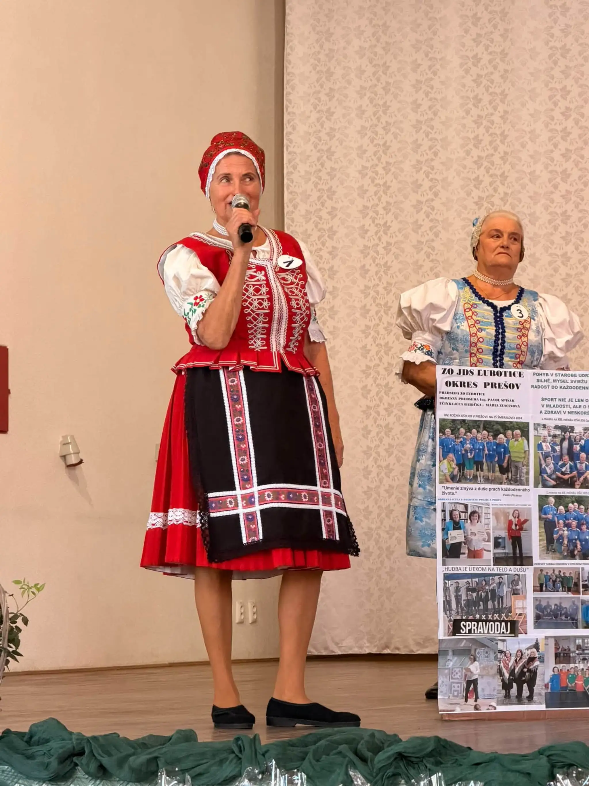 V Jarovniciach súťažilo 11 senioriek o titul Naj babička.