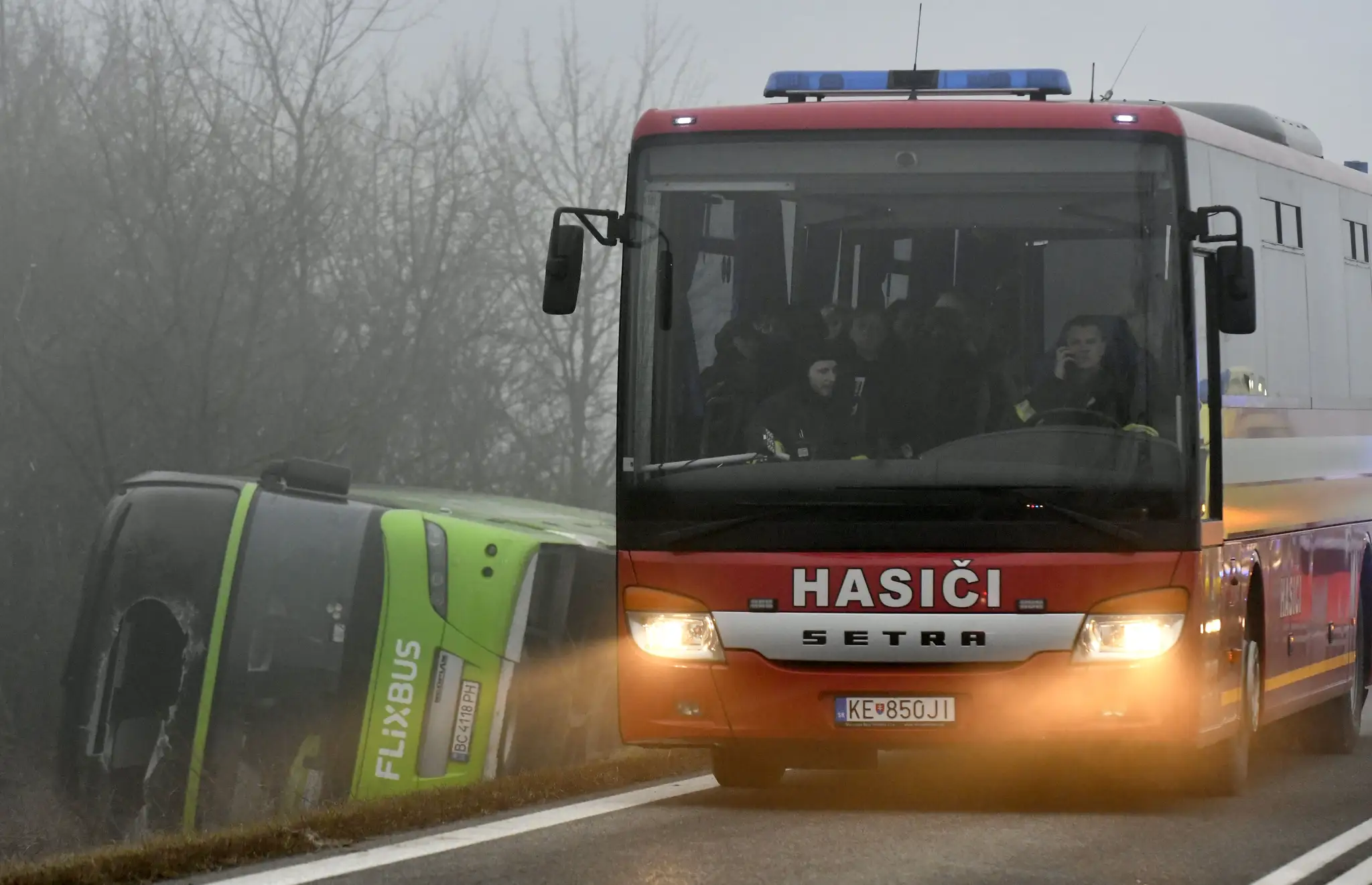 Nehoda autobusu z Ukrajiny pred obcou Dargov.