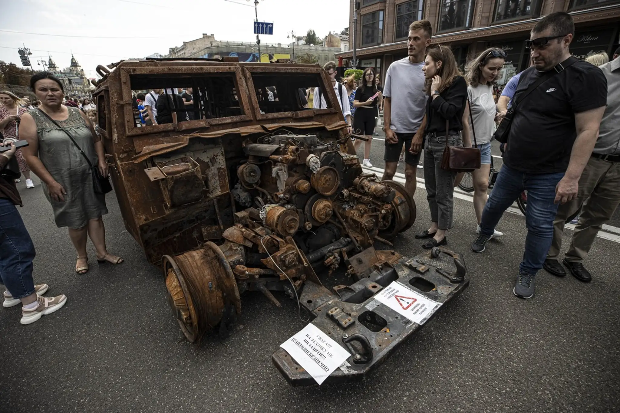 Centrum Kyjeva je plné zhrdzavených tankov, obrnených transportérov, ale aj delostreleckých jednotiek.
