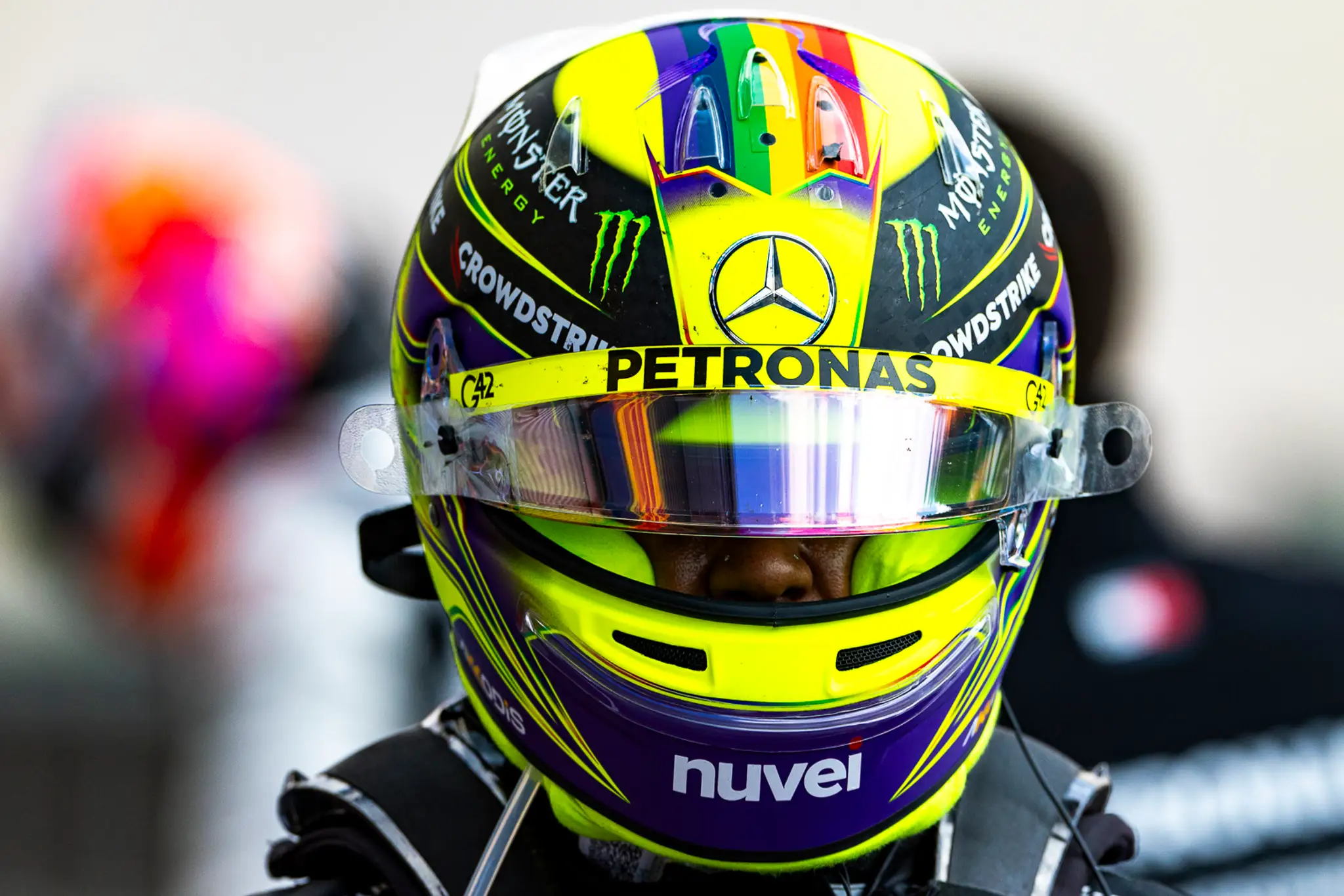 Pilot Mercedesu Lewis Hamilton.
