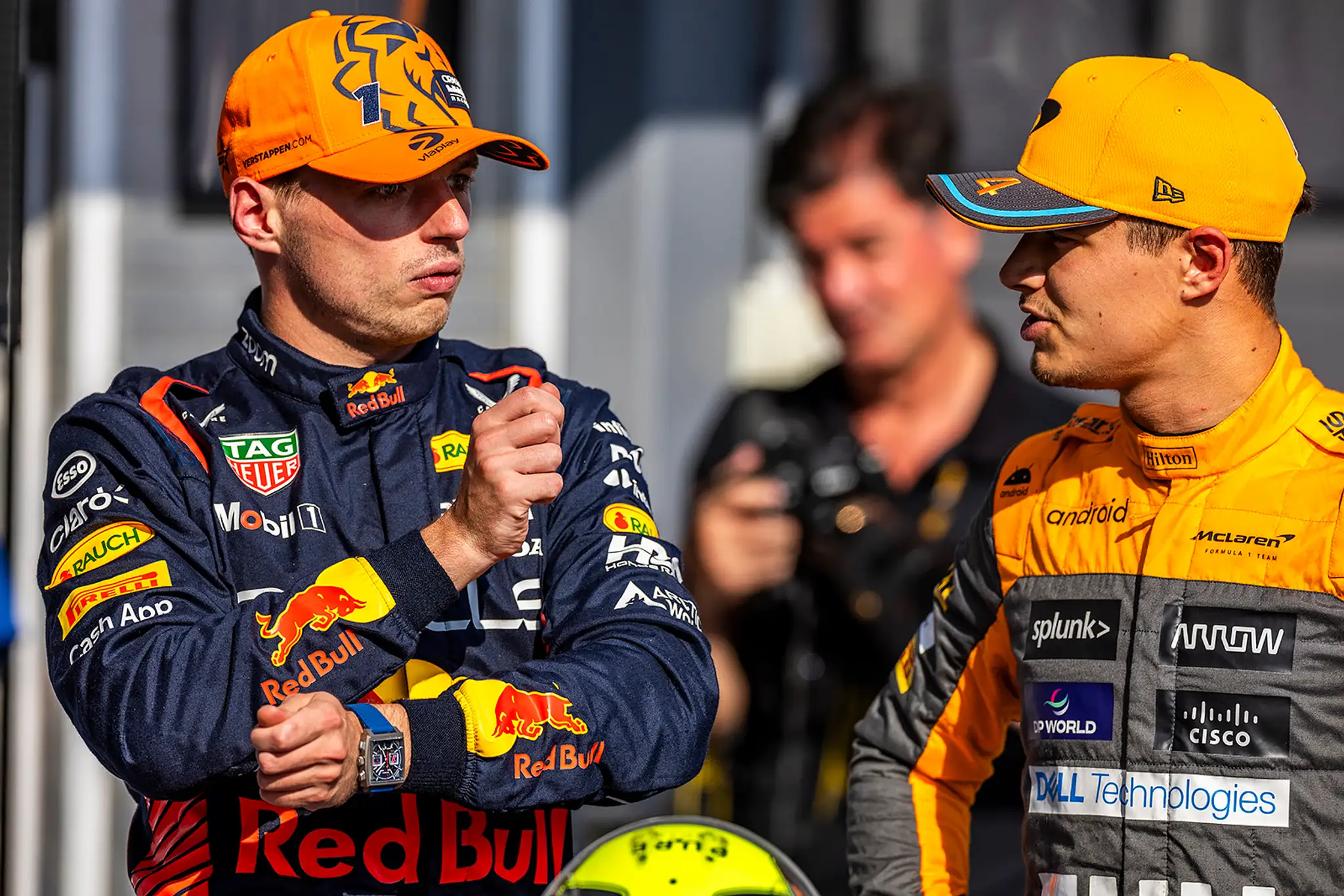 Max Verstappen v rozhovore s Landom Norrisom.