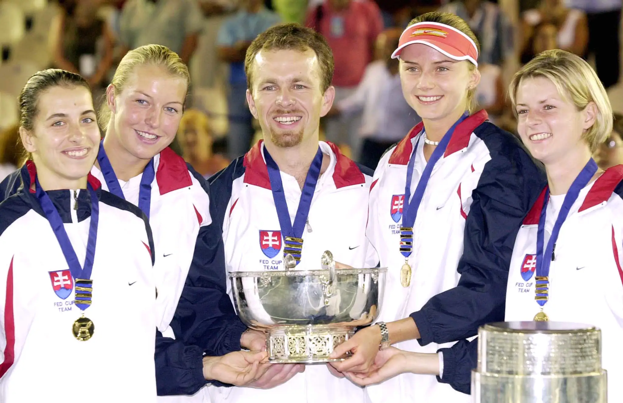 Klobúk s vyobrazením eura počas silvestrovských osláv príchodu nového roku a zavedenia eura na Slovensku 1. januára 2009.