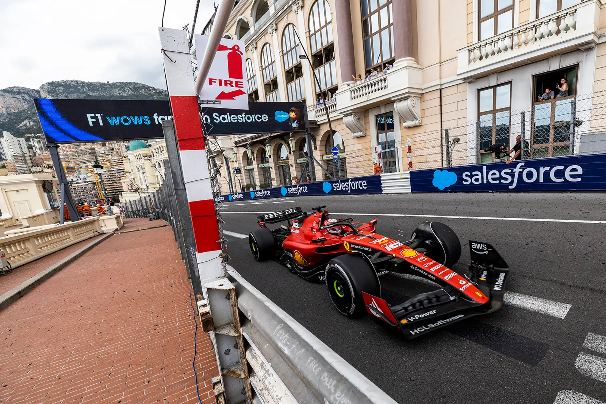Charles Leclerc na svojom monoposte na domácom okruhu