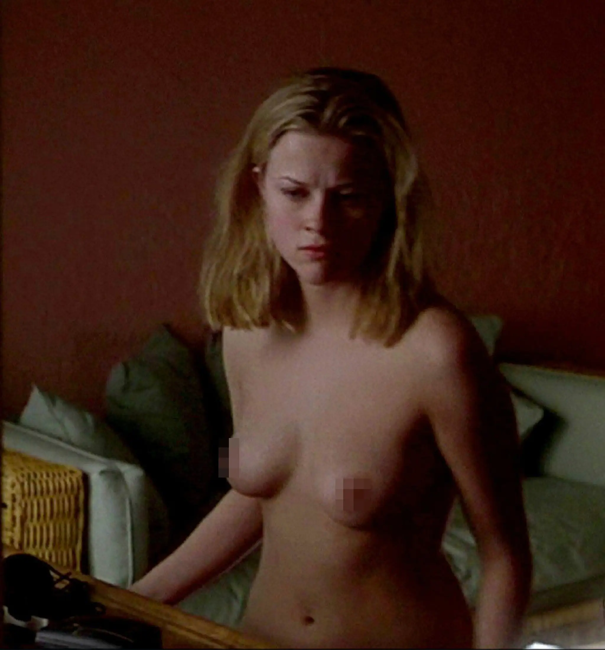 Nahá Reese Witherspoon vo filme Súmrak (1998)