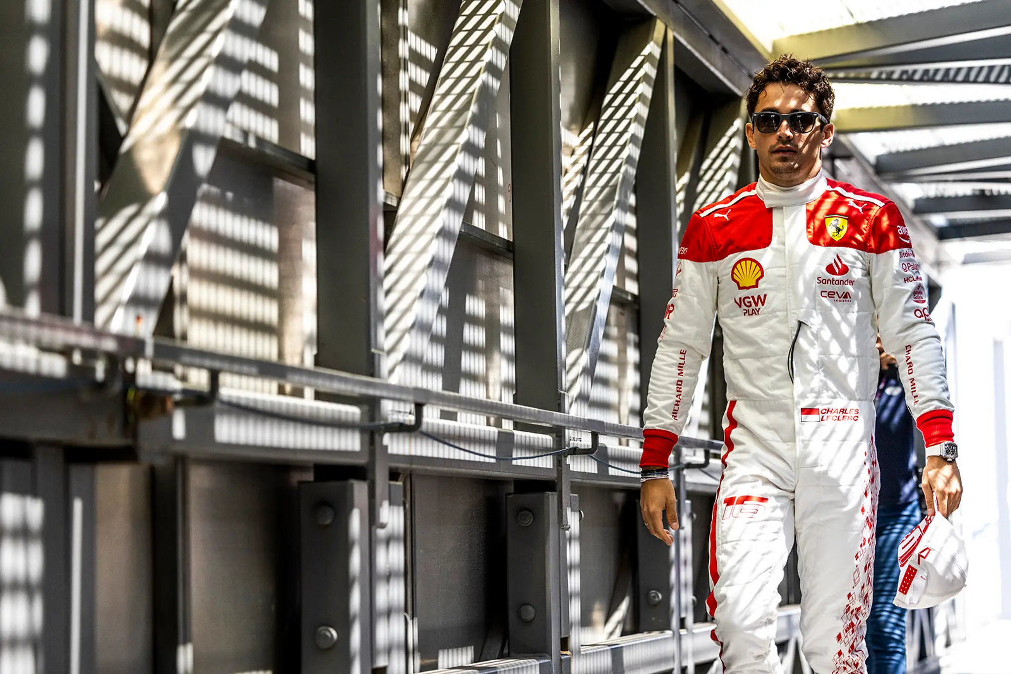 Rodák z Monaka Charles Leclerc pred sobotňajšou kvalifikáciou