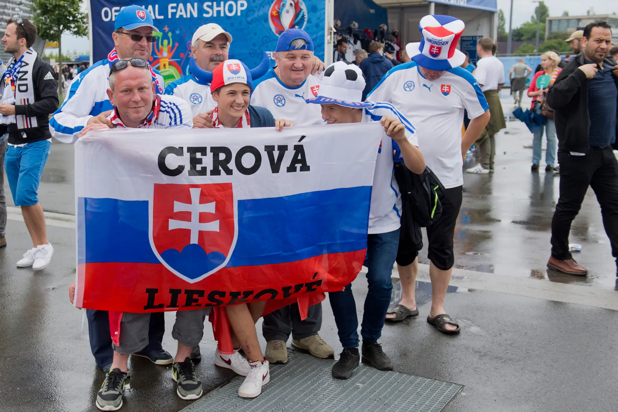Slovenskí priaznivci pred duelom s Nemeckom na ME.