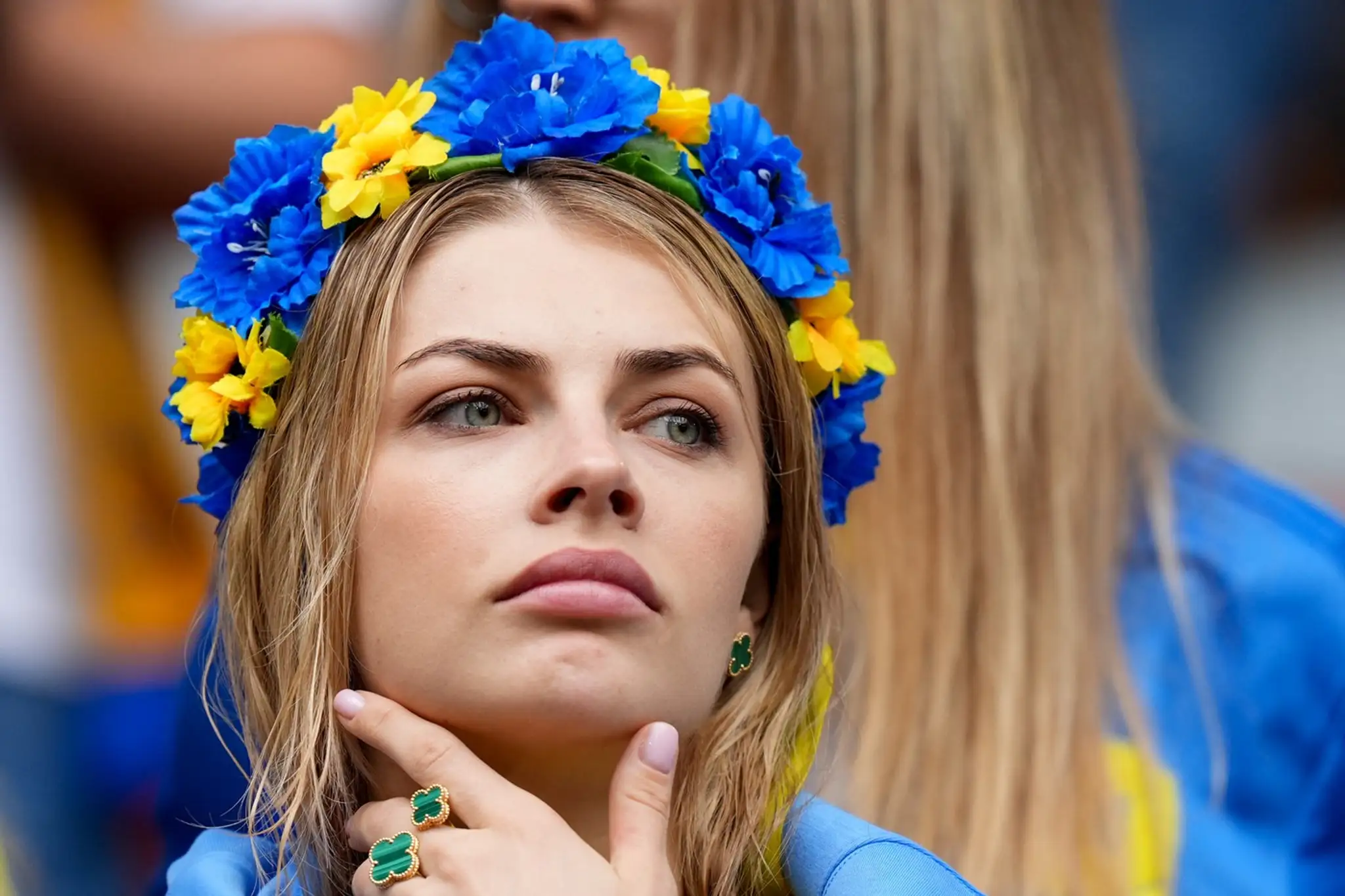 Ukrajinská fanúšička počas zápasu proti Slovensku.