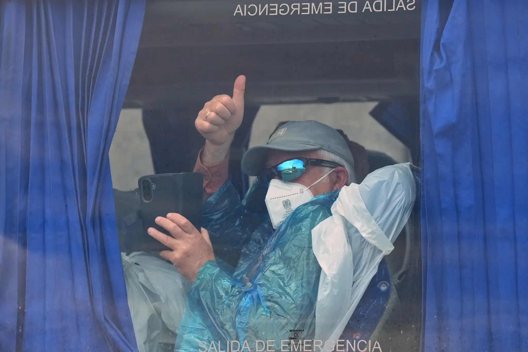 Evakuácia cestujúcich z lode, kde sa objavil hantavírus.