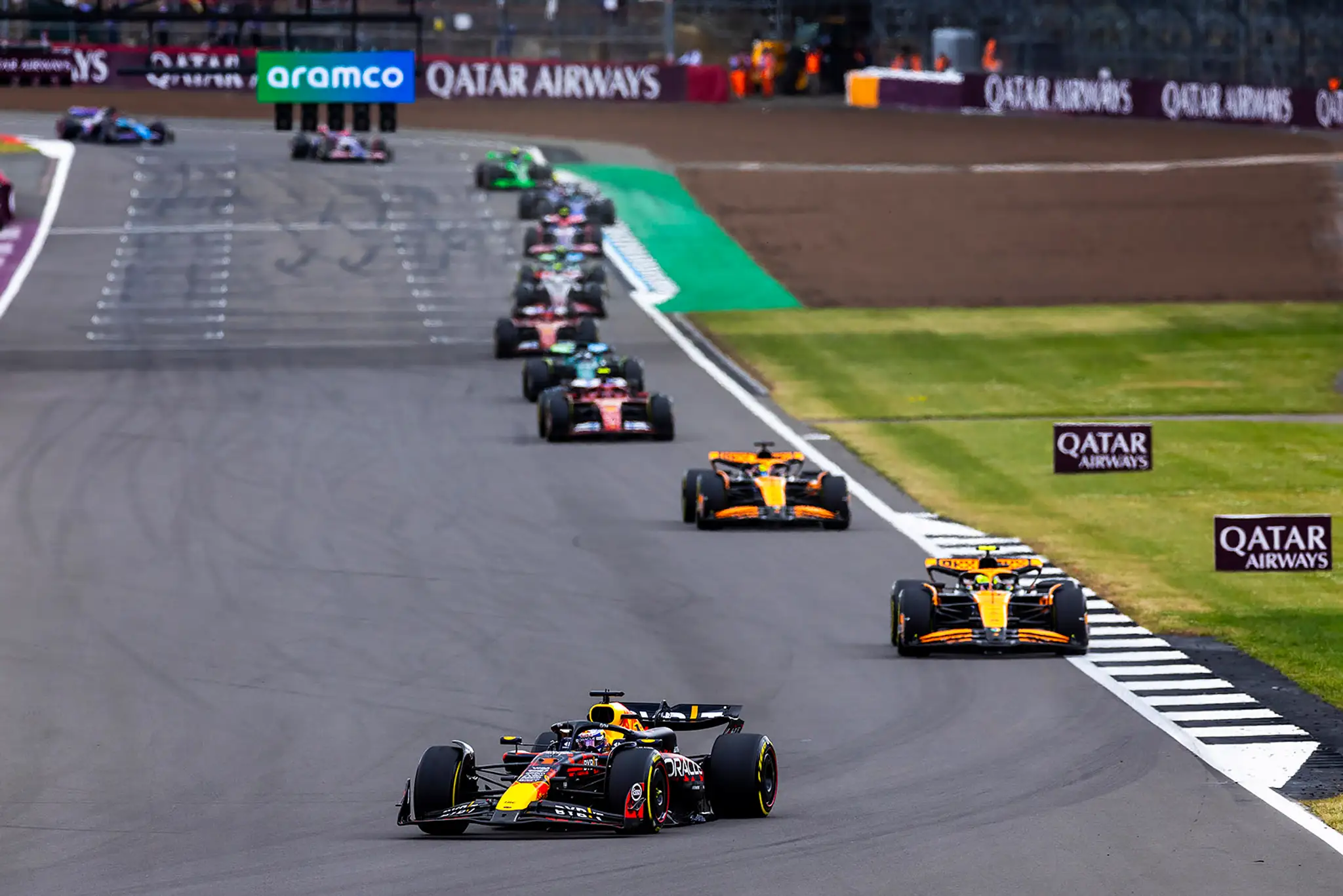 Max Verstappen sa prepracoval na konečnú druhú priečku.