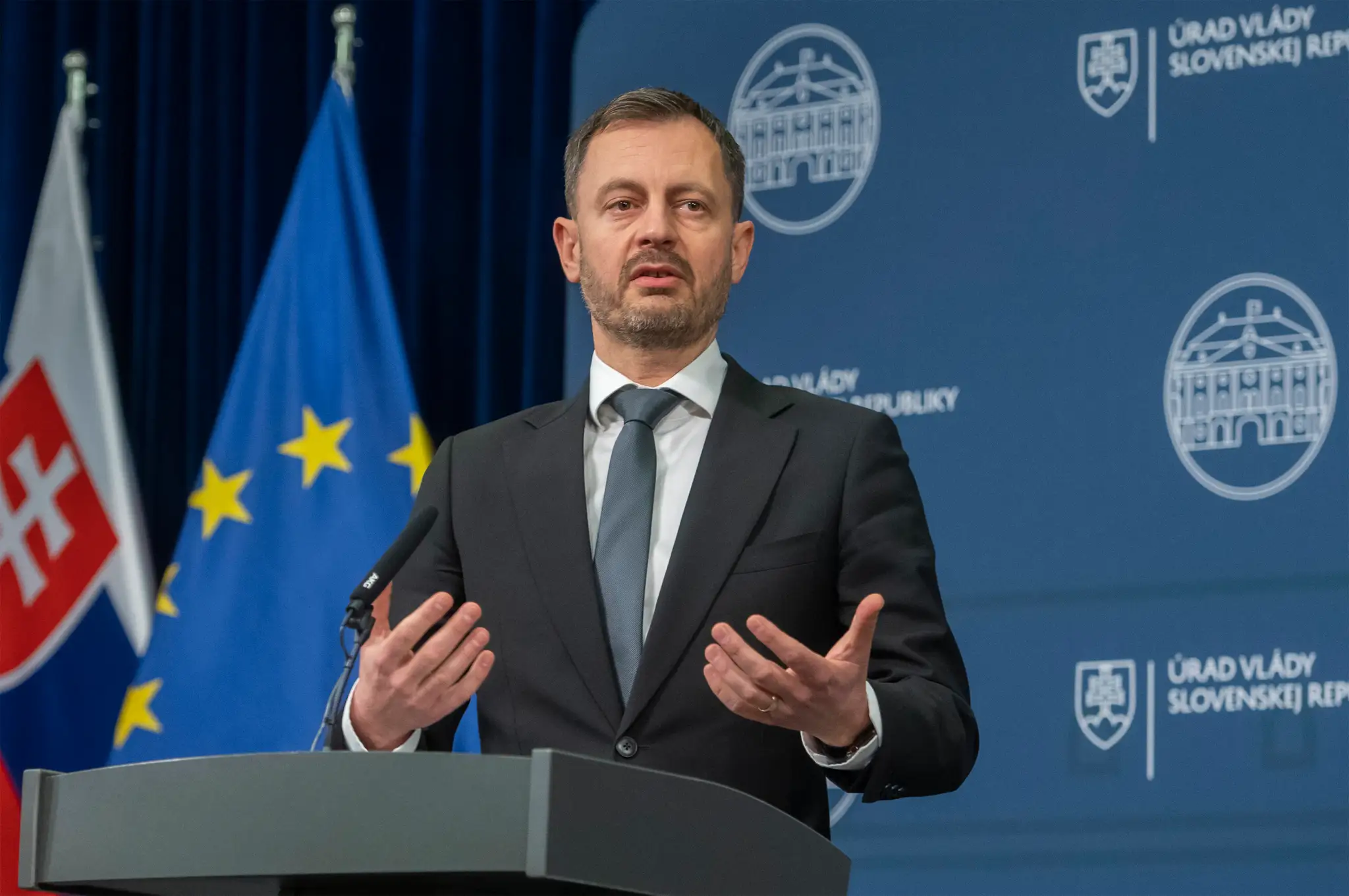 Predseda vlády SR Eduard Heger (OĽANO) počas vyhlásenia po podpise memoranda s lekármi