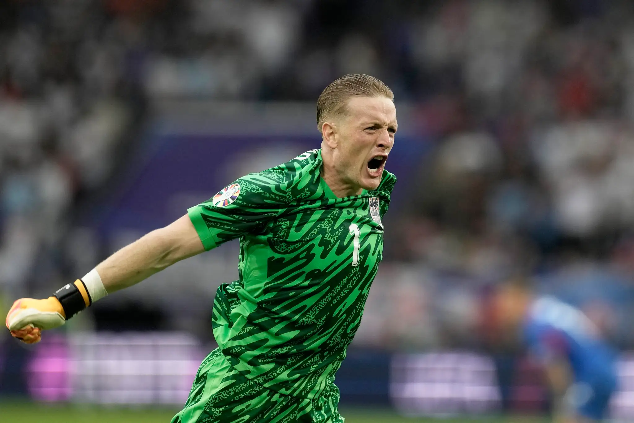 Anglický brankár Jordan Pickford reaguje v osemfinále ME 2024 proti Slovensku.