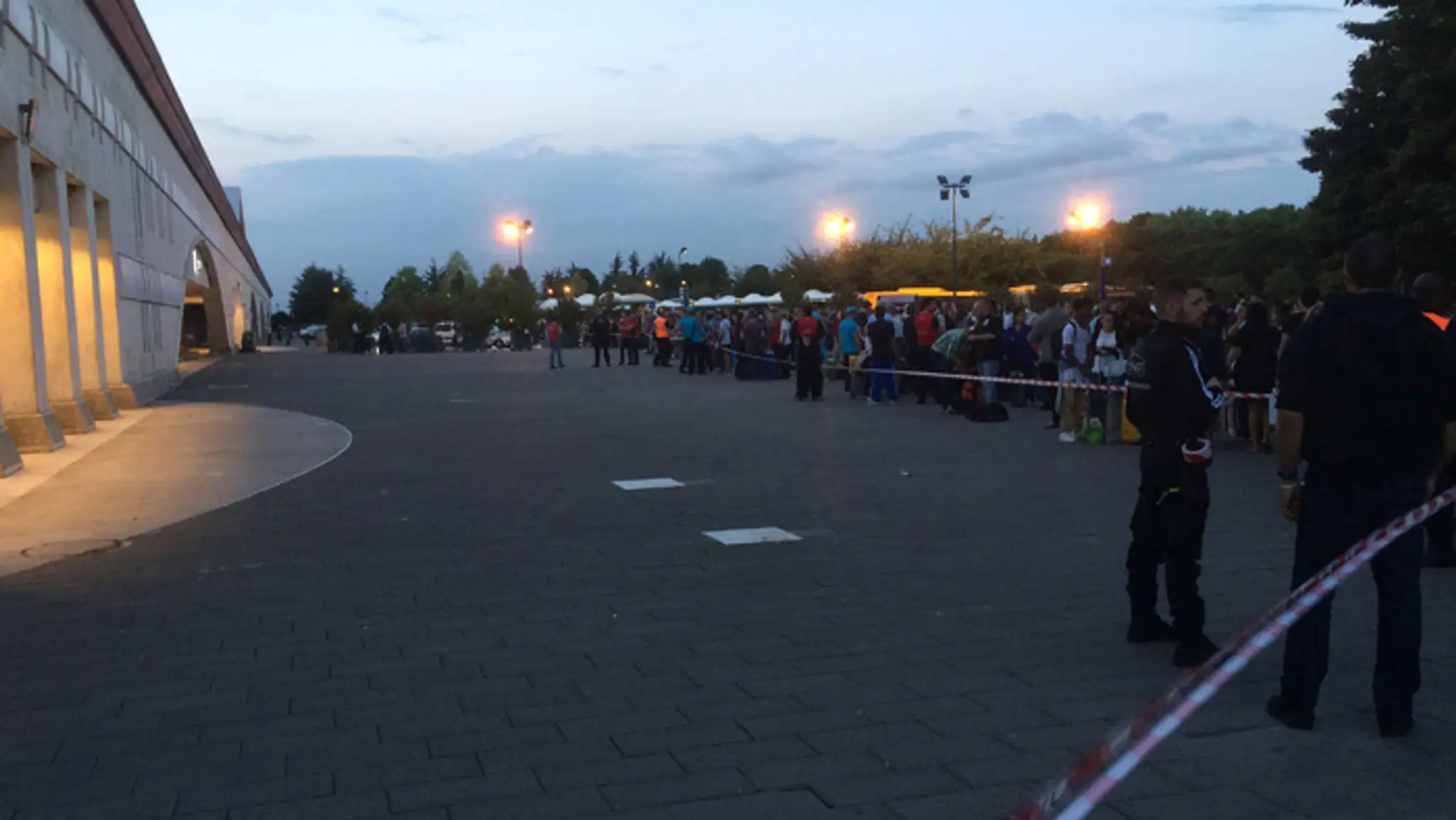 Evakuovali vlakovú stanicu pri Disneylande.