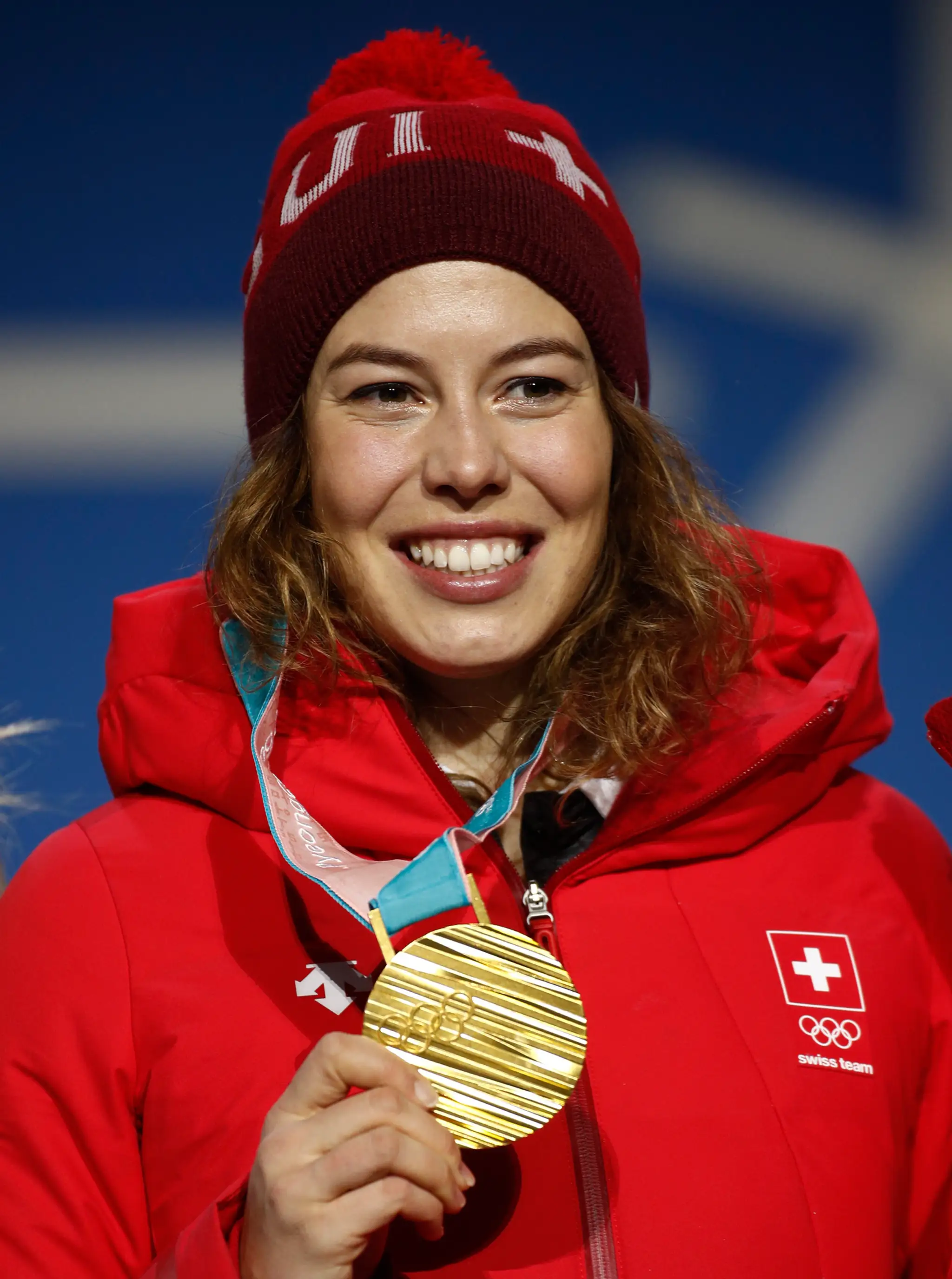 Švajčiarska lyžiarka Michelle Gisinová sa teší zo zlata v kombinácii na ZOH 2018.