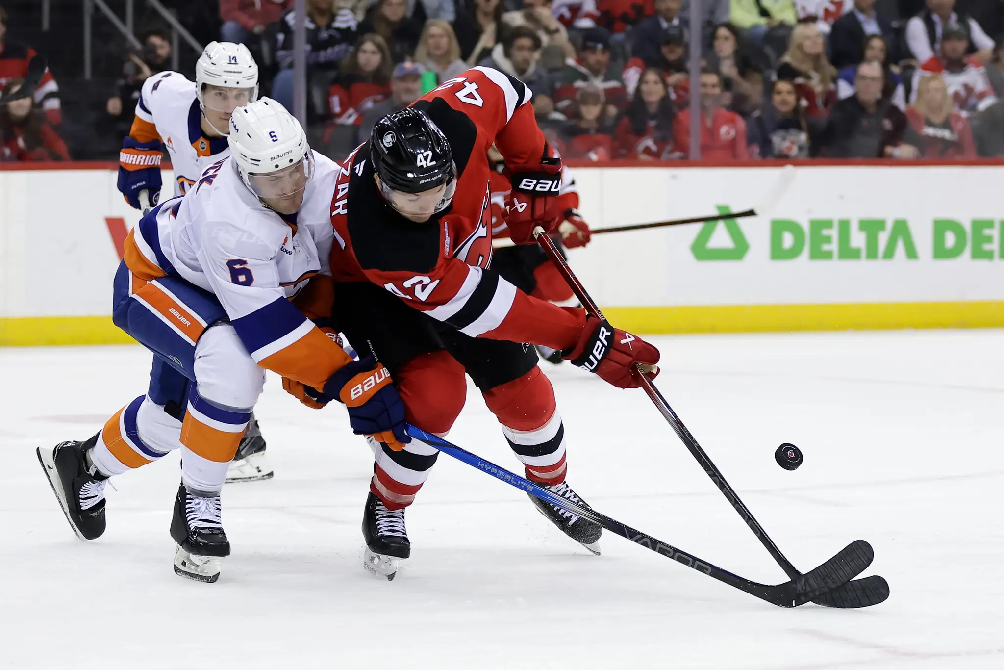 Hokejisti New Jersey Devils neuspeli v zápase proti Islanders.