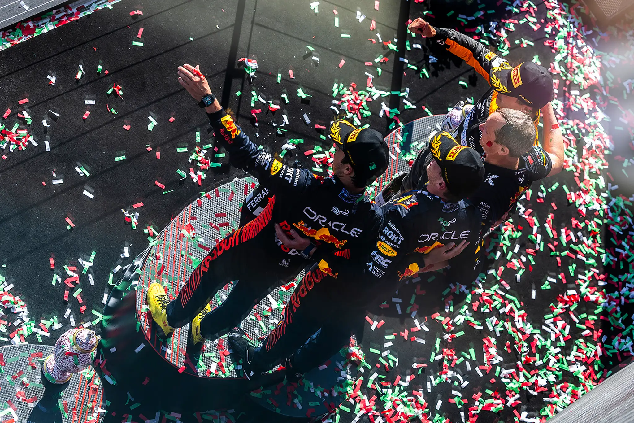 Red Bull mal v Ma´darsku na pódiu oboch pilotov.