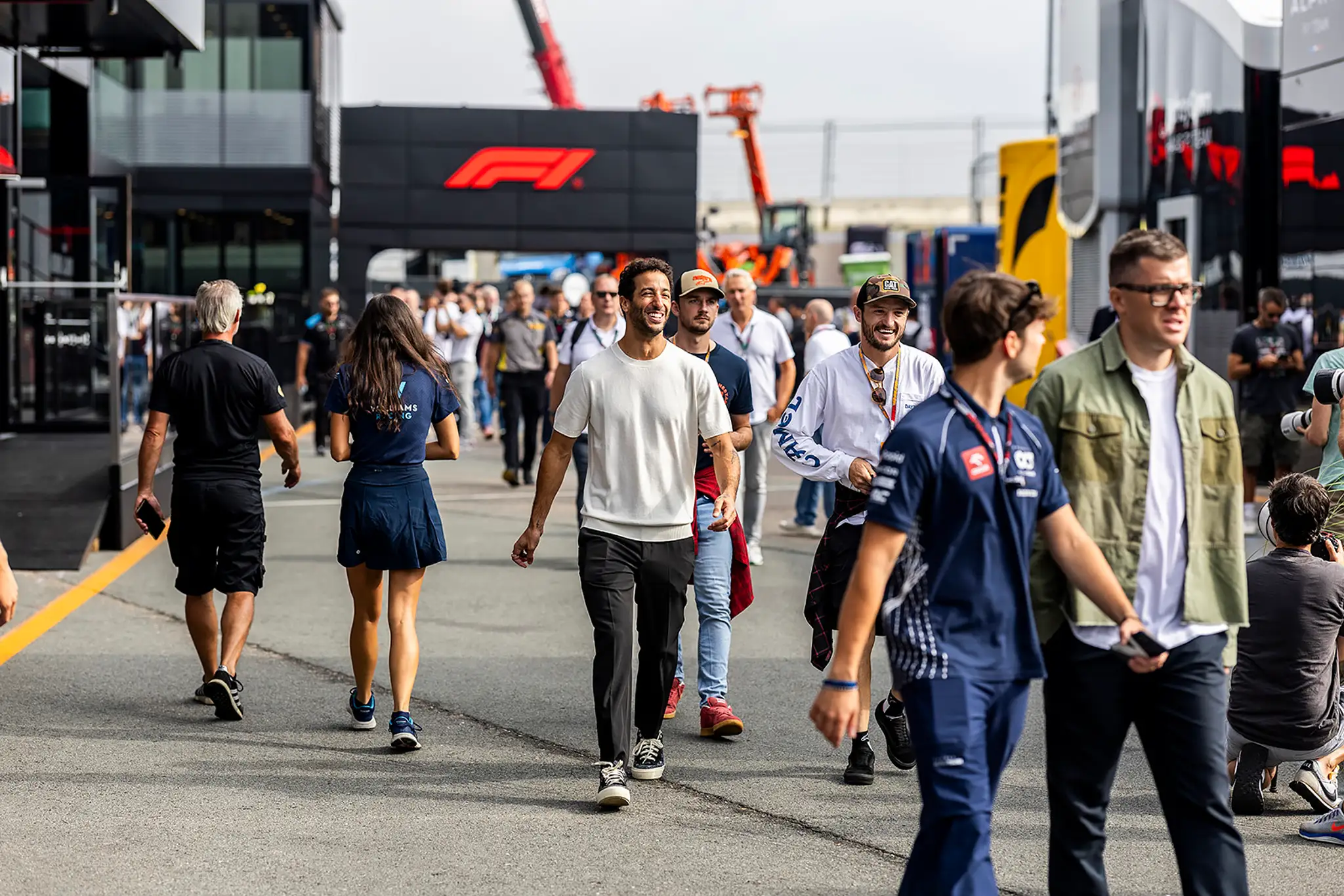 Daniel Ricciardo prichádza na okruh v Holandsku.