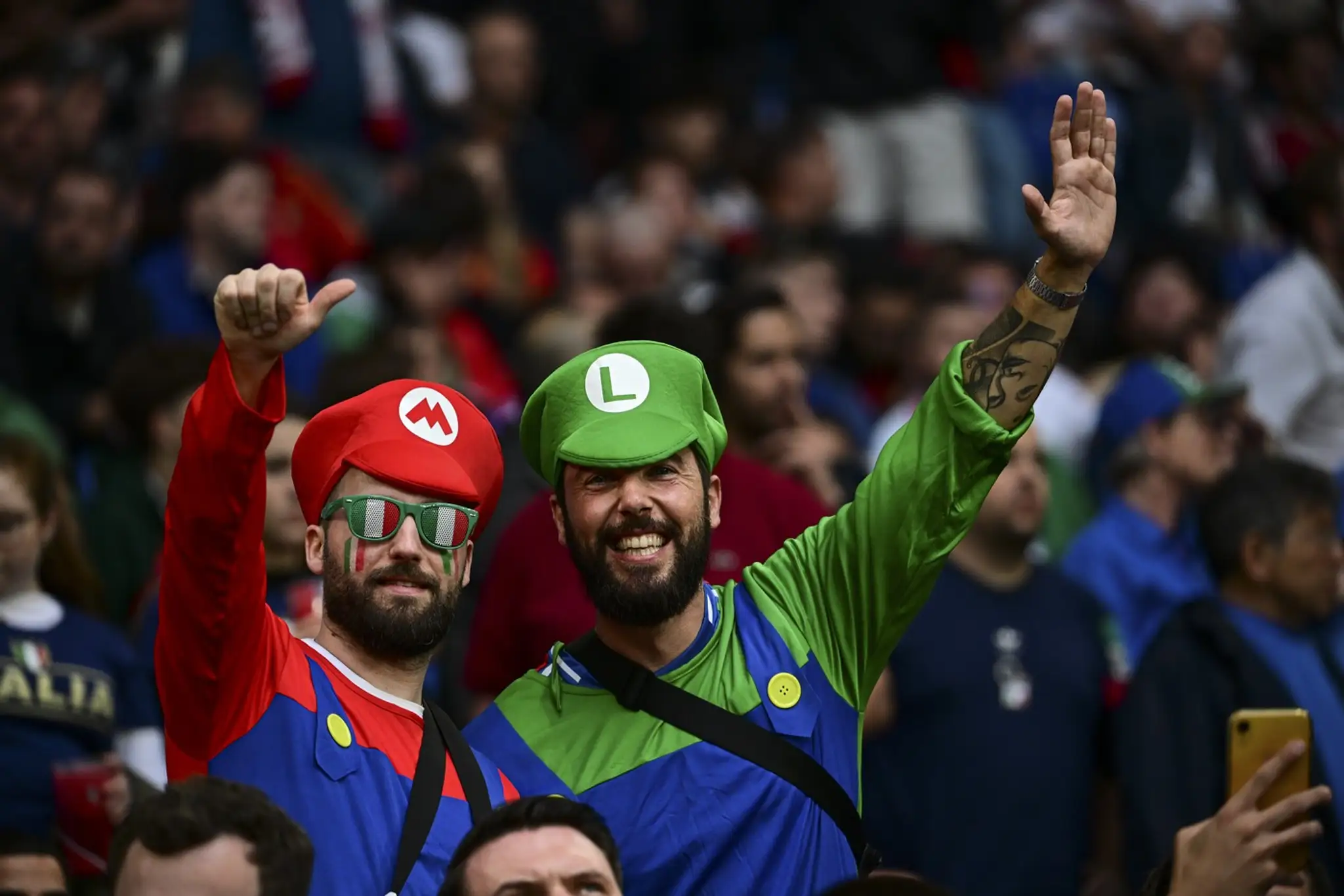 Fanúšikovia Talianska počas zápasu proti Španielsku.
