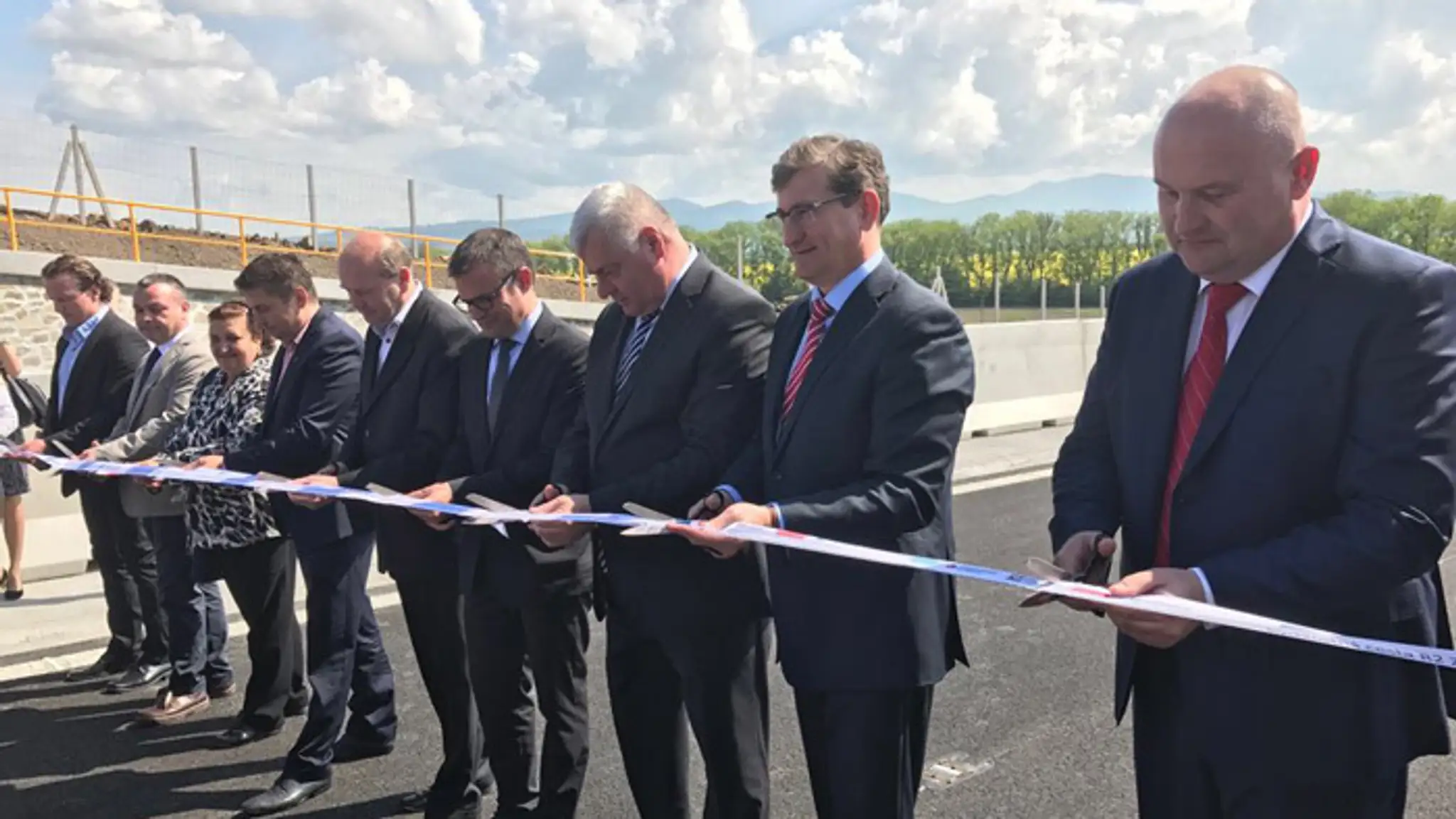 Strihanie pásky na úseku R2 - Zvolen východ Pstruša.