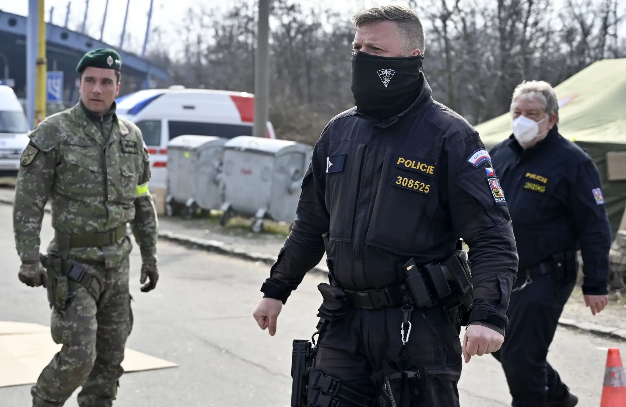 Na snímke českí policajti