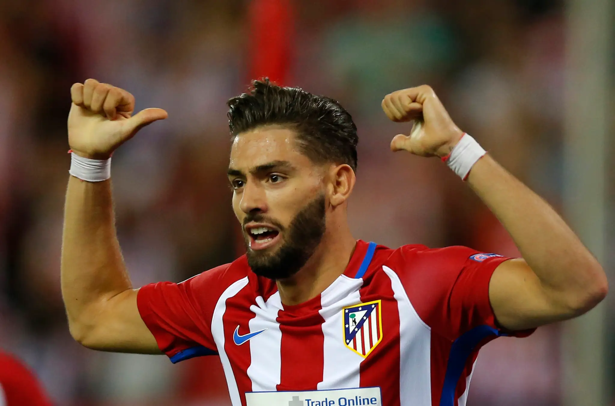 Záložník Atlética Madrid Yannick Carrasco jasá po góle svojom góle proti Bayernu Mníchov domácom zápase LM.