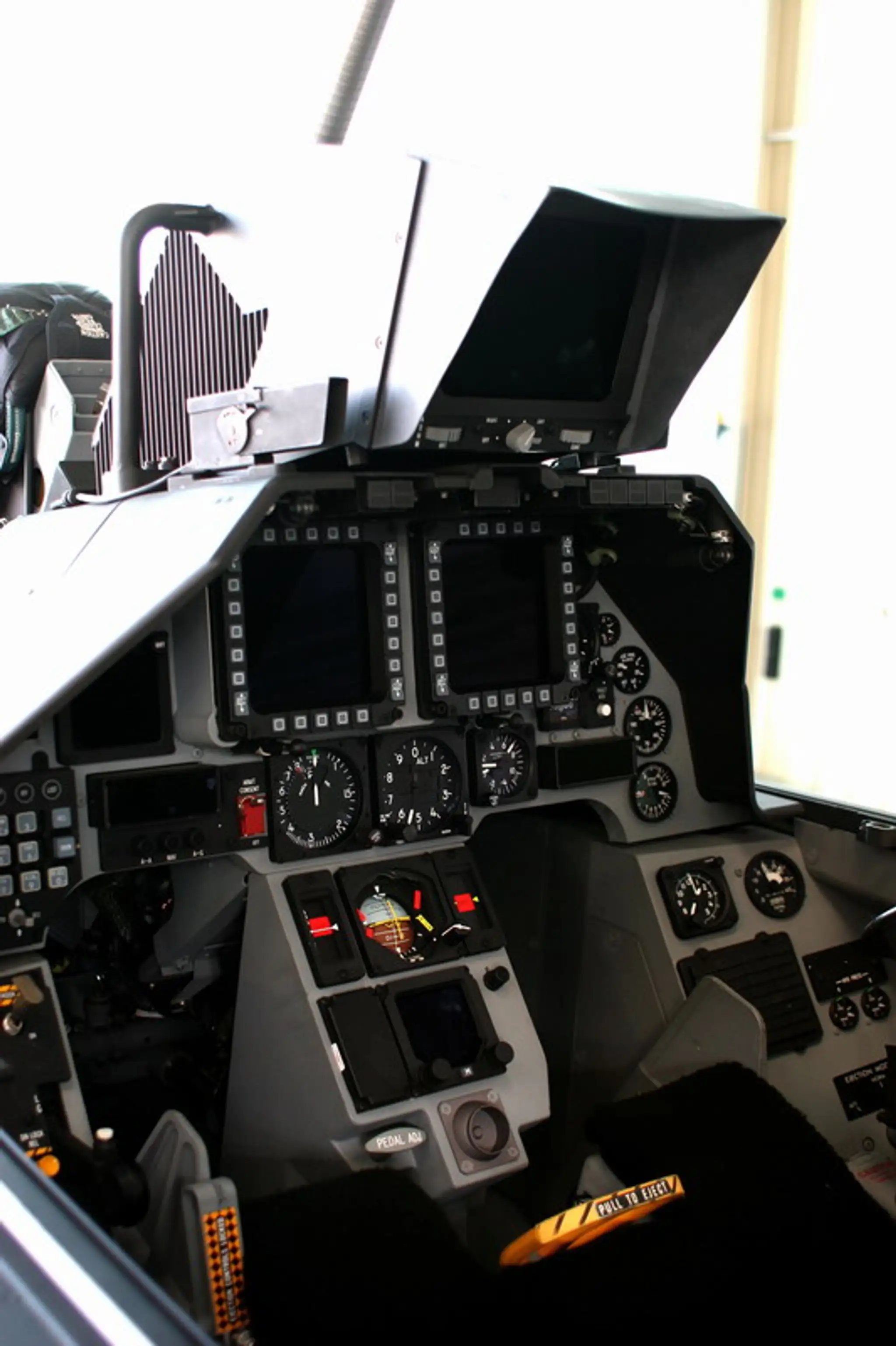 Kokpit poľskej F-16