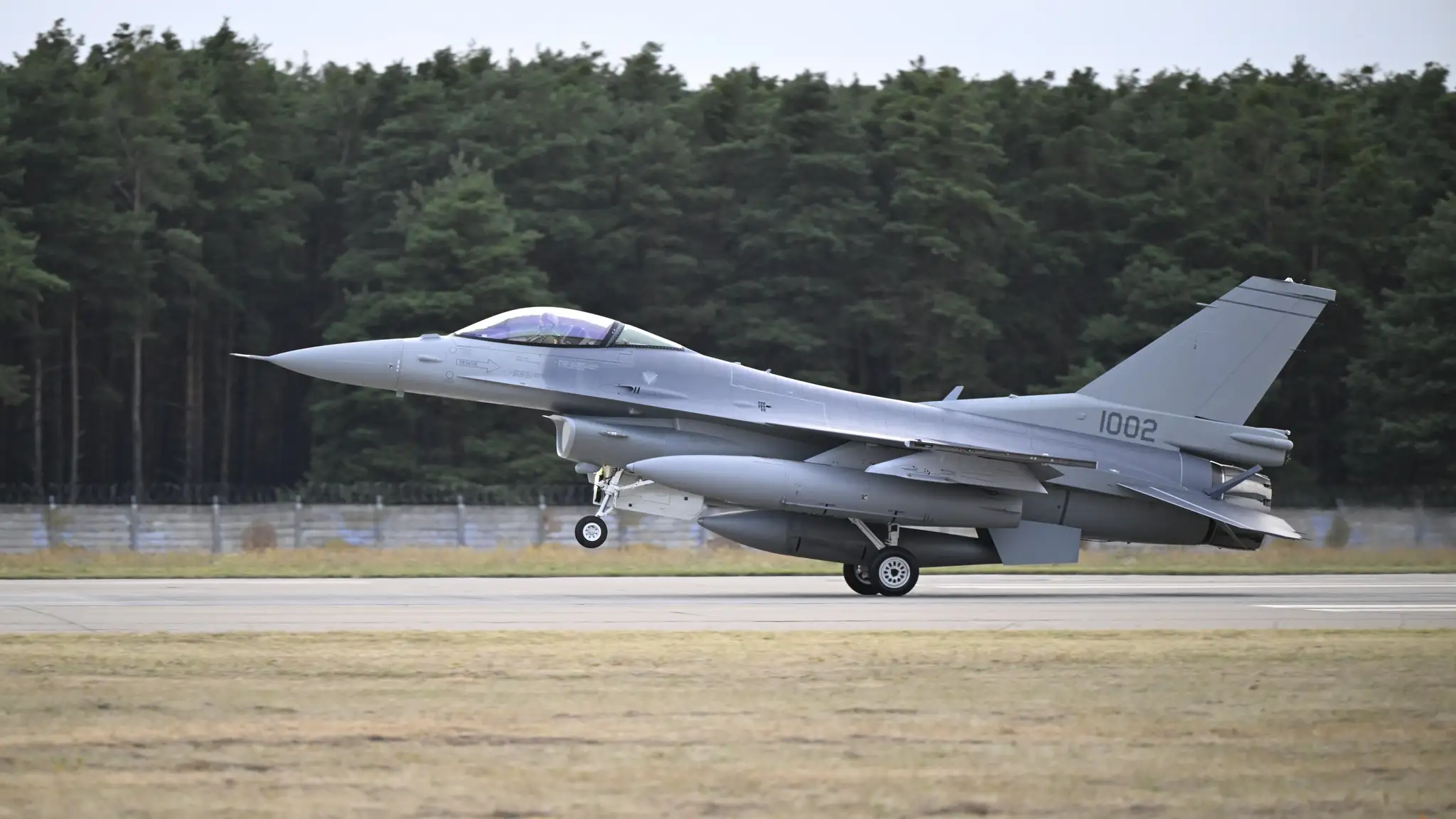 Príchod stíhačiek F-16.