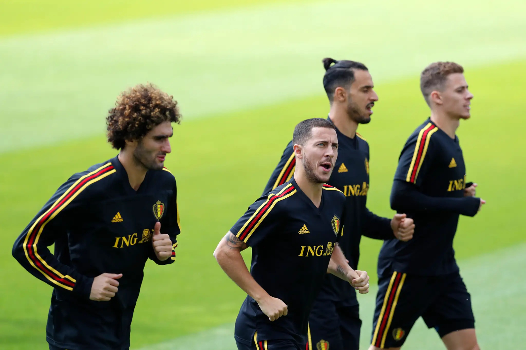 Belgičania, zľava Marouane Fellaini, Eden Hazard, Nacer Chadli a Thorgan Hazard pred duelom s Brazíliou na MS 2018.