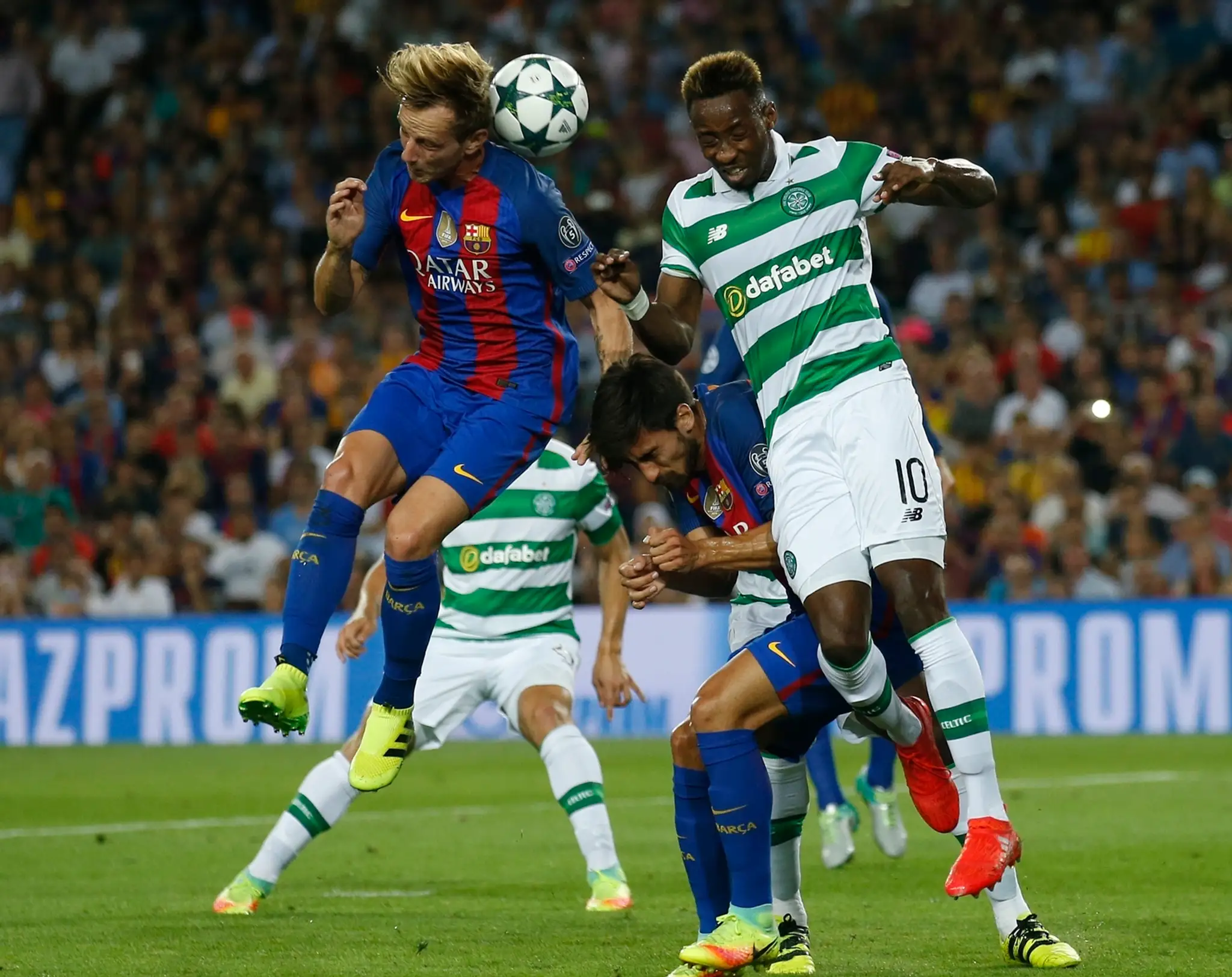 Superstar FC Barcelona Neymar sa zamýšľa v dueli LM proti Celticu Glasgow.