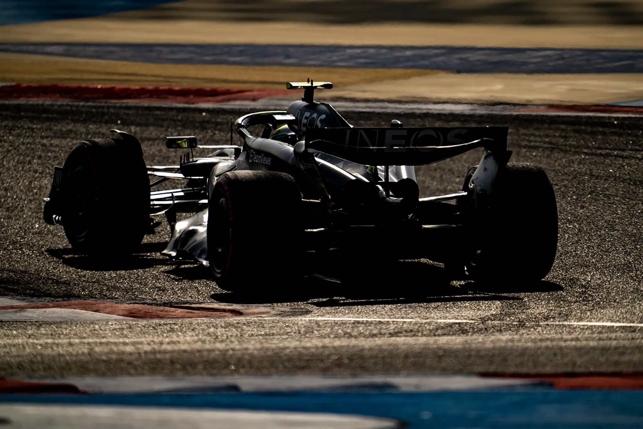 Lewis Hamilton vo svojom Mercedese