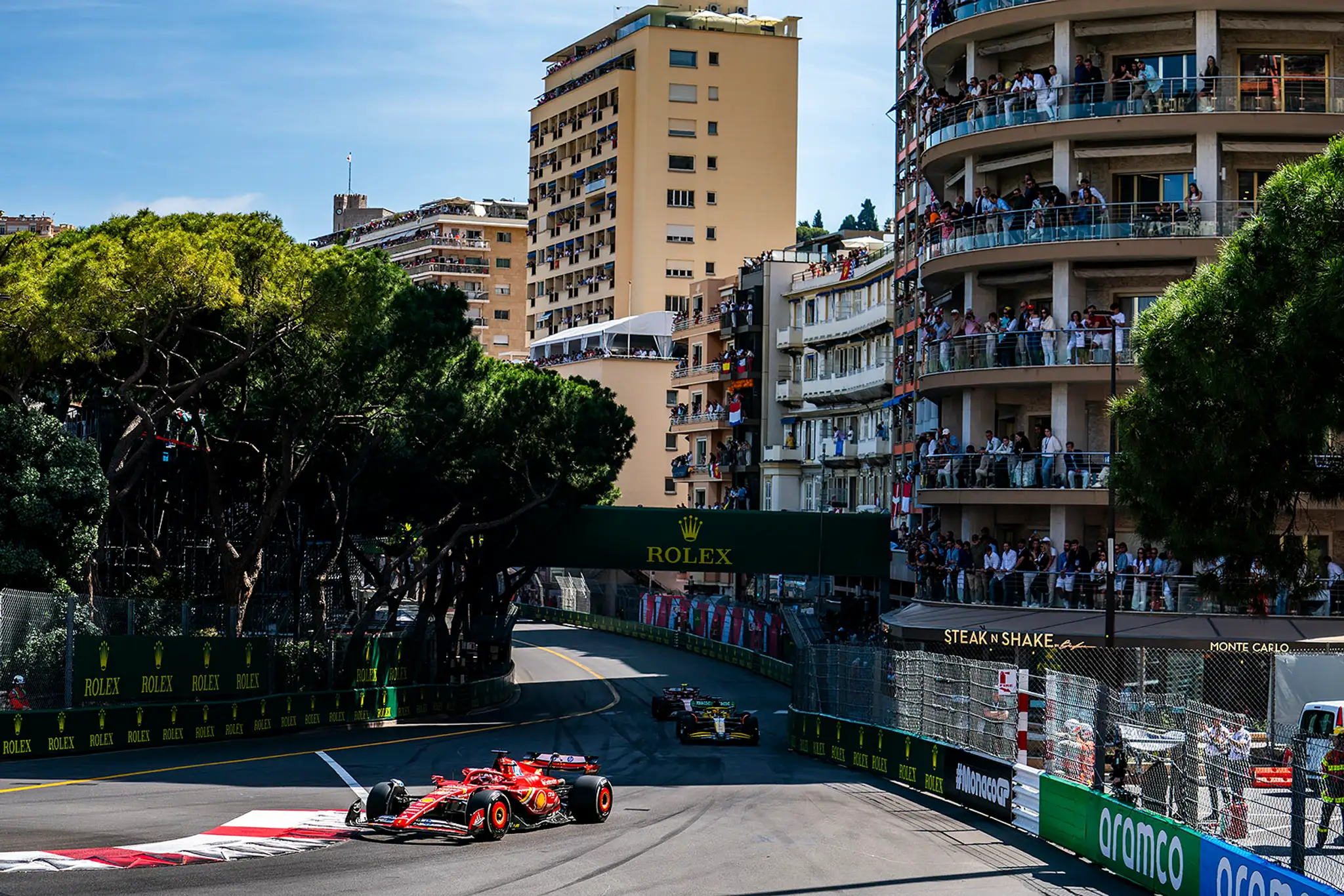 Domáci pretekár Charles Leclerc na Ferrari ovládol celý víkend.
