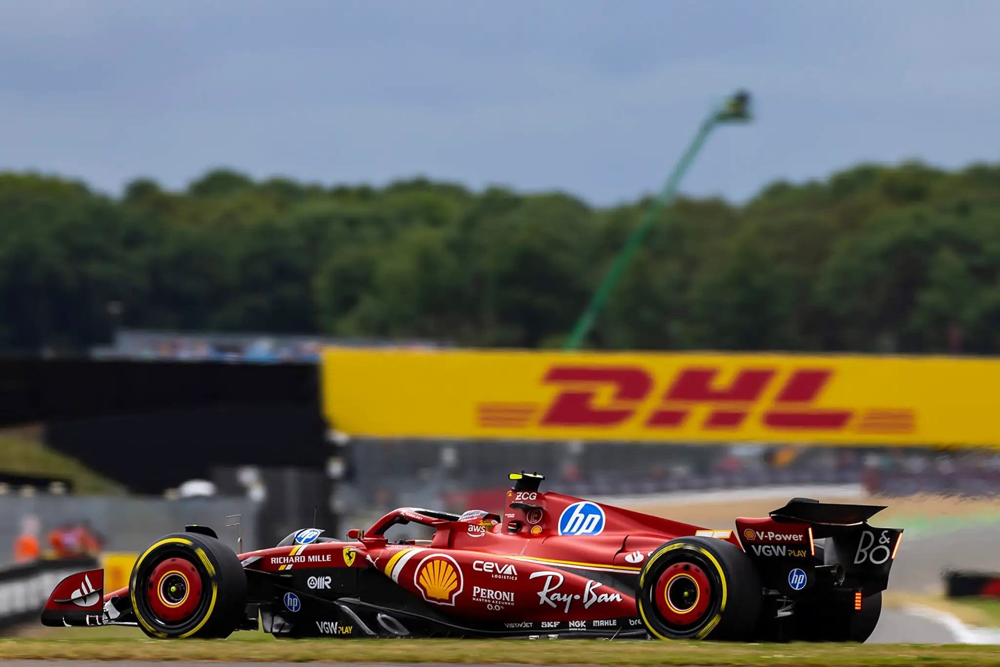Monopost Ferrari, na ktorom jazdí Carlos Sainz.