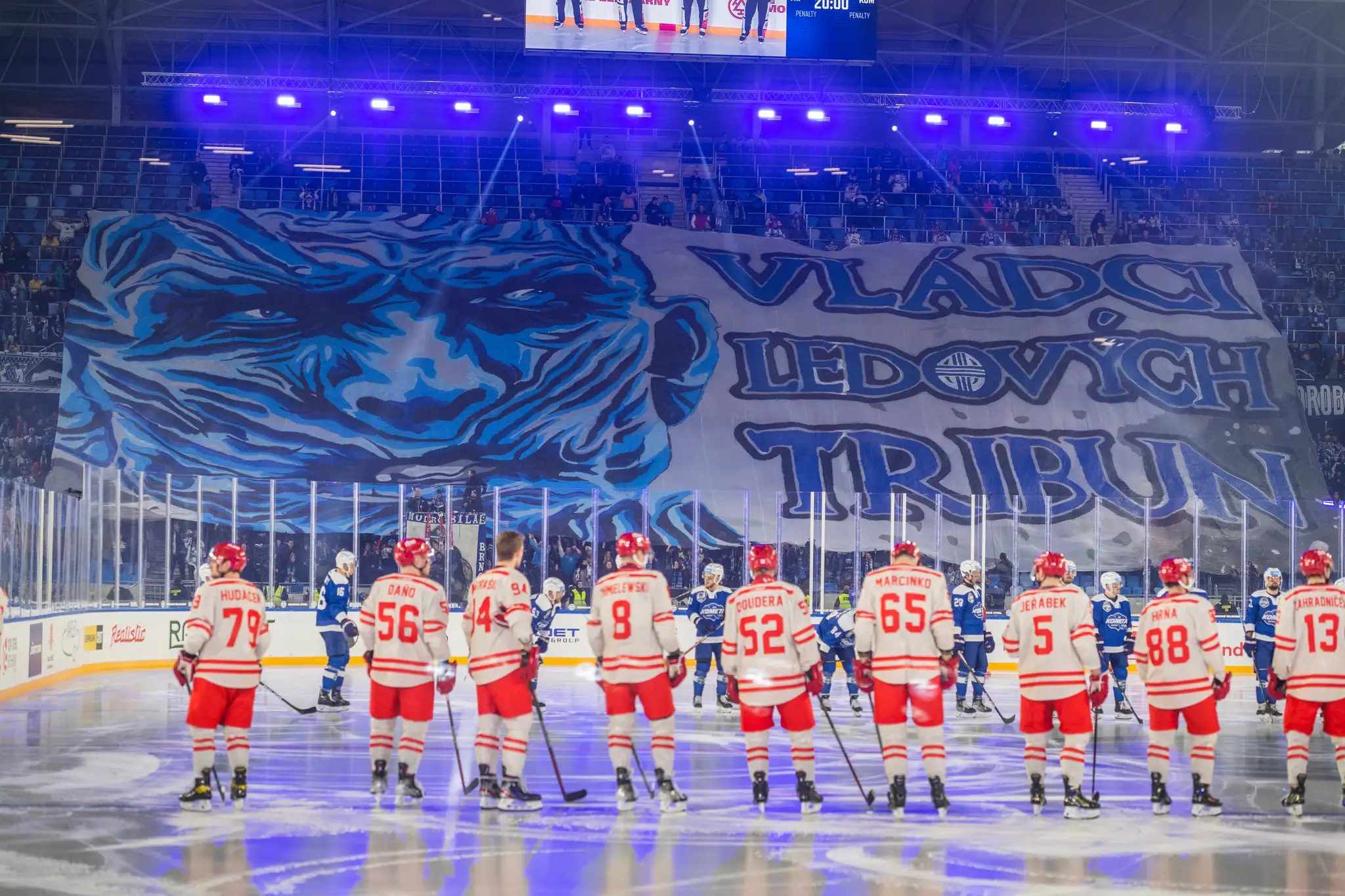 Na snímke hokejisti pred zápasom hokejového podujatia Kaufland Winter Games HC Oceláři Třinec - HC Kometa Brno.