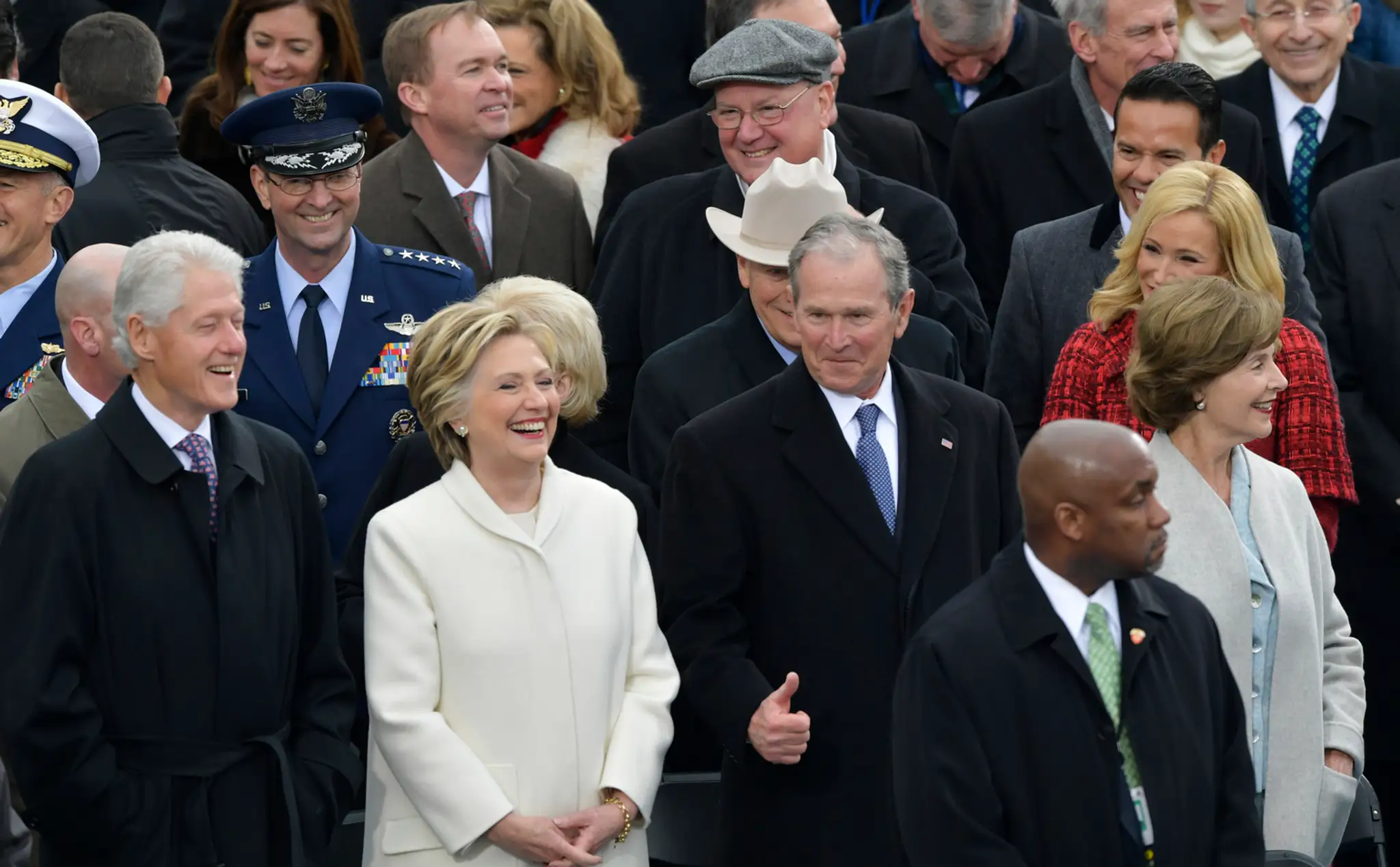 Zľava bývalý americký prezident Bill Clinton a jeho manželka Hillary, bývalý americký prezident George W. Bush a jeho manželka L