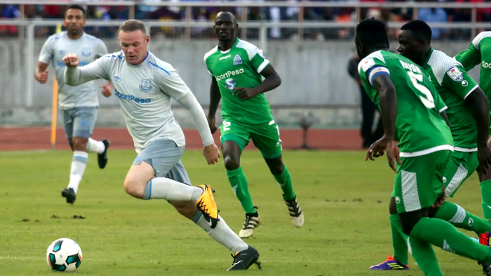 Hráč Evertonu Wayne Rooney.