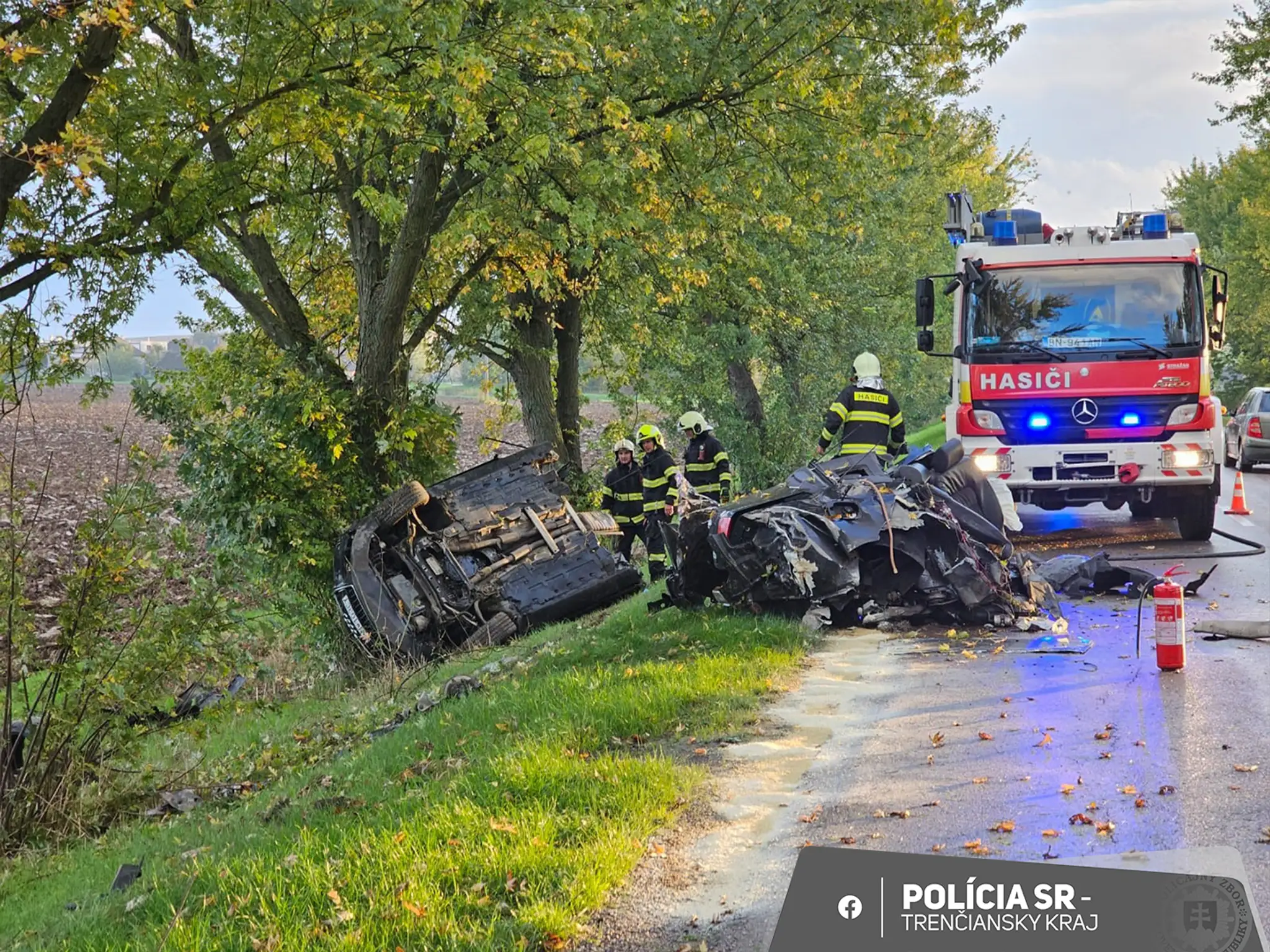 Auto roztrhlo na polovicu