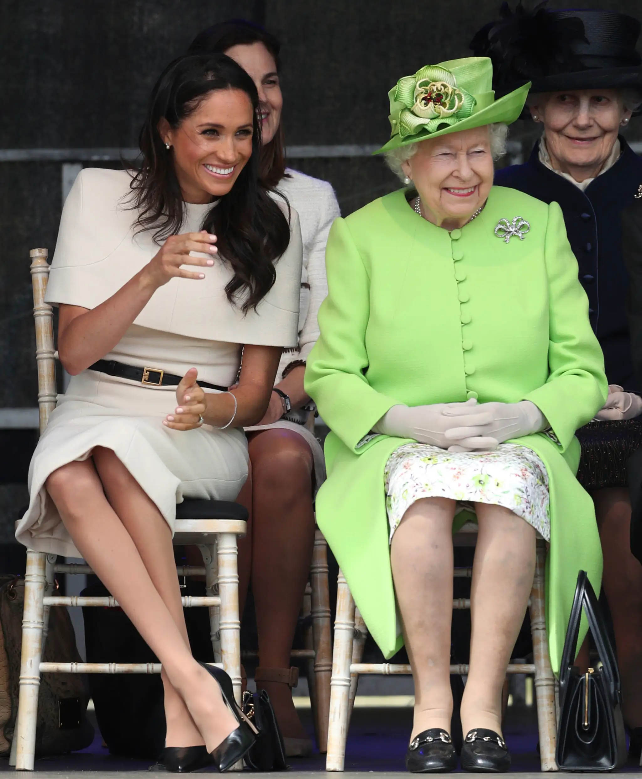 Meghan Markle robila spoločnosť kráľovnej Alžbete II. na oficiálnom otvorení nového mostu.
