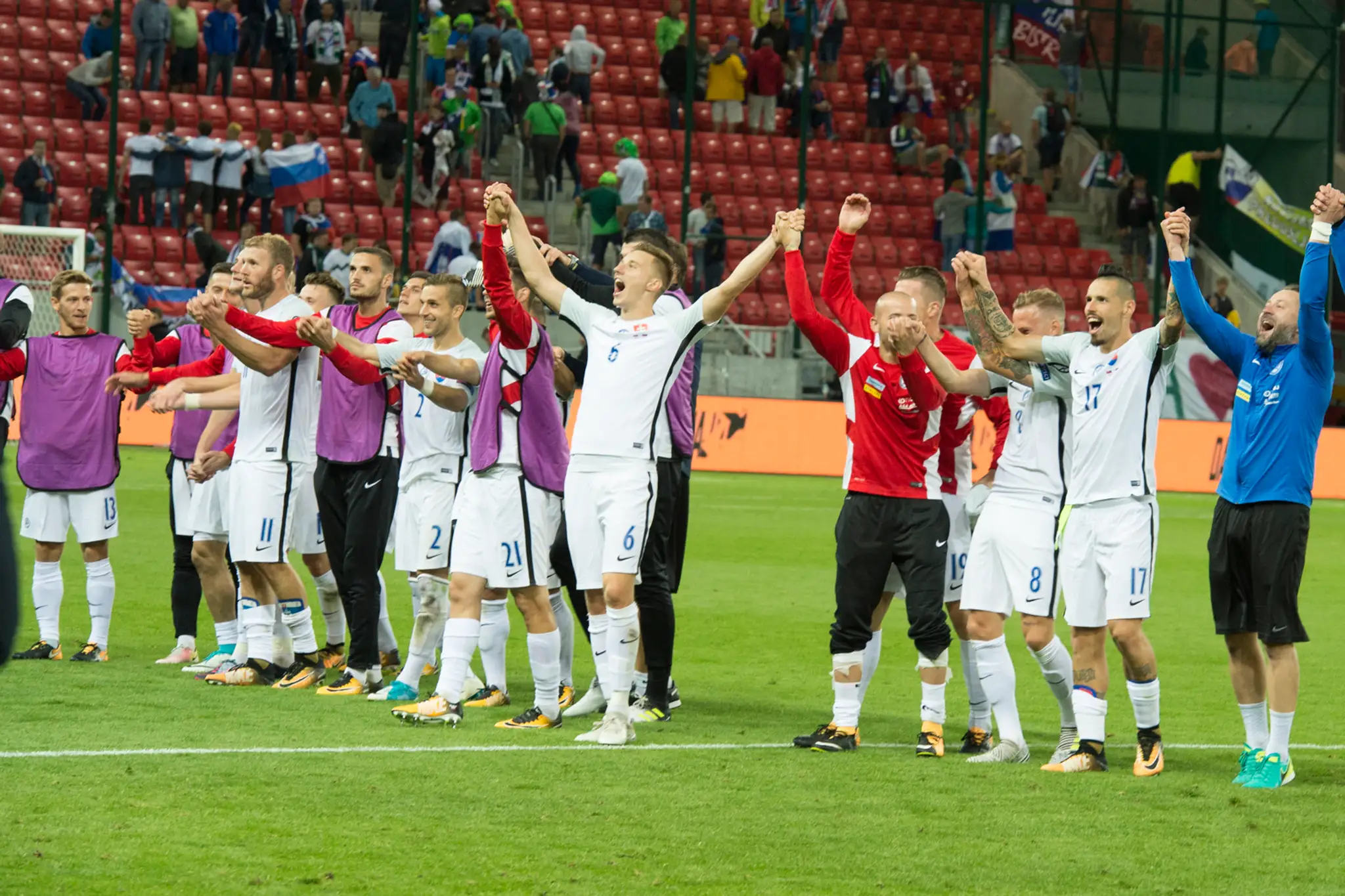 Ďakovačka slovenských futbalistov po triumfe nad Slovinskom v kvalifikácii MS.