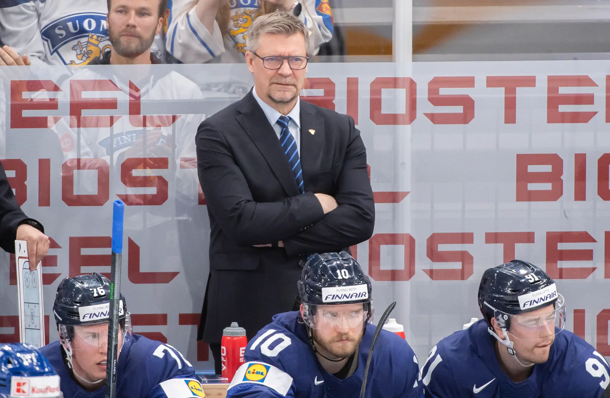 Na snímke tréner fínskych hokejistov Jukka Jalonen vo štvrťfinále MS 2022 proti Slovensku.