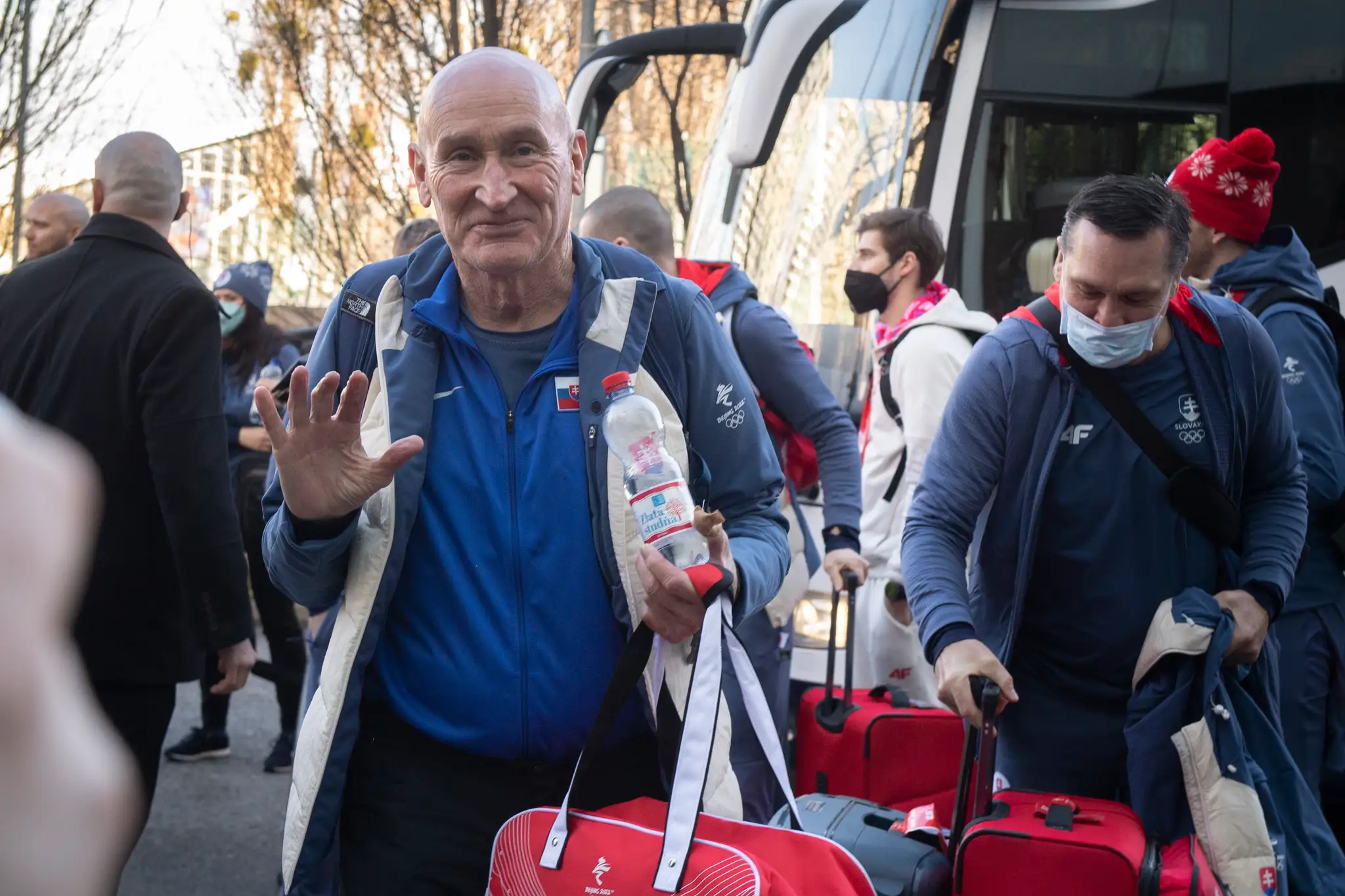 Tréner reprezentácie Craig Ramsay po príchode do Bratislavy zo ZOH 2022.