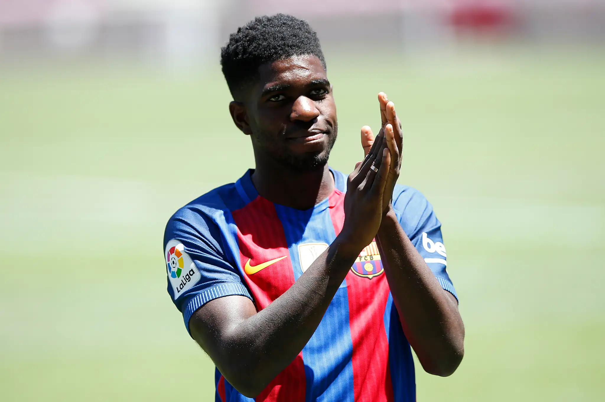Nová posila španielskeho futbalového klubu FC Barcelona Samuel Umtiti.