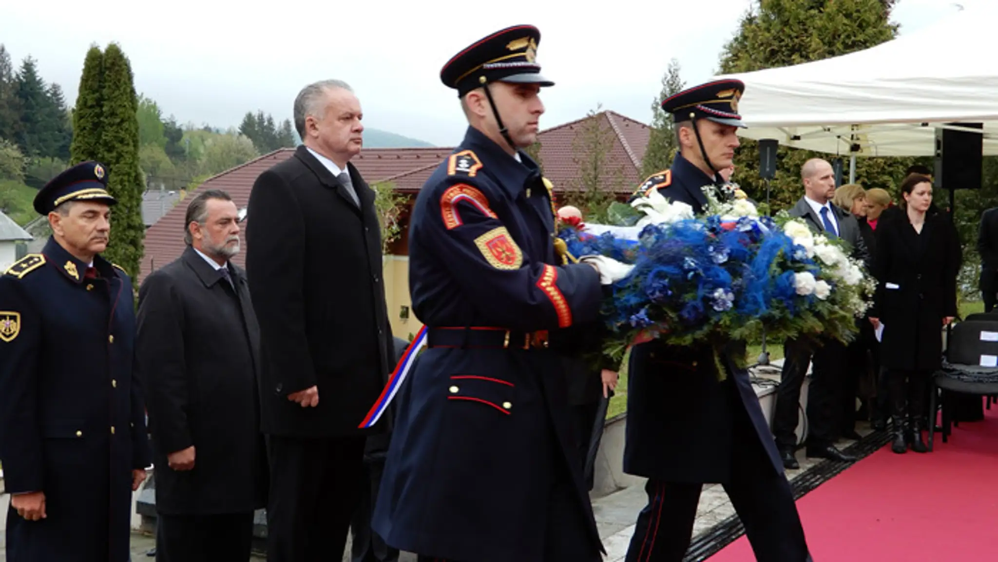 Andrej Kiska si pripomenul výročie skončenia 2. svetovej vojny v obci Kalinov.