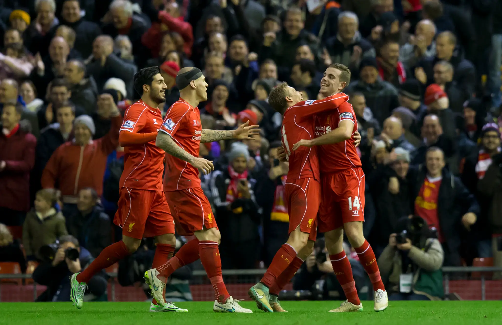 Hráči Liverpoolu sa tešia z gólu