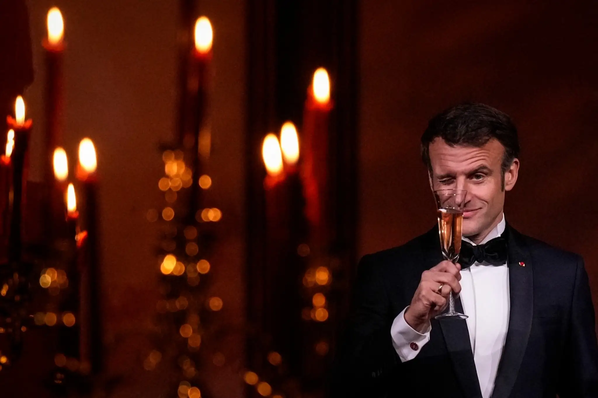 Francuzsky prezident Emmanuel Macron počas prípitku na slávnostnej večeri v Bielom dome.