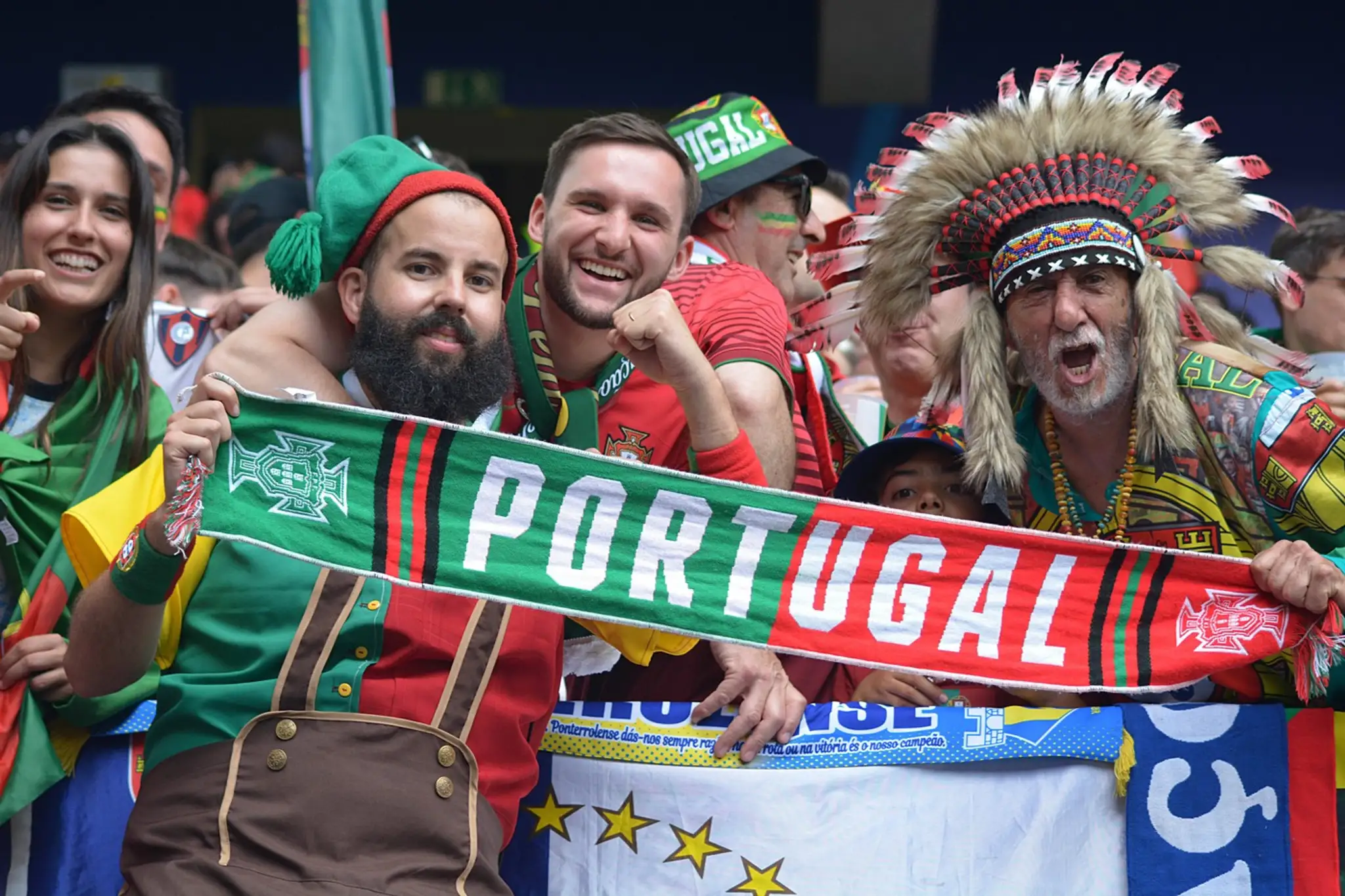 Fanúšikovia Portugalska počas zápasu proti Turecku.